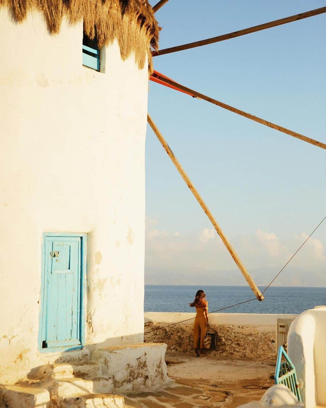 ジュリー・サリニャーナさんのインスタグラム写真 - (ジュリー・サリニャーナInstagram)「Mykonos postcard. 💙 • the jumpsuit and wedges are from @soludos」6月10日 8時53分 - sincerelyjules