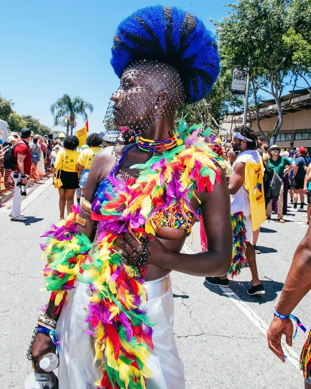 Vogueさんのインスタグラム写真 - (VogueInstagram)「A colorful scene at the Los Angeles #Pride celebration today, where thousands of attendees celebrated not just their own pride as gay, lesbian, queer, trans and non-binary Angelenos, but the memory of those who came before. Tap the link in bio for more. Photographed by @hunterabrams」6月10日 8時55分 - voguemagazine