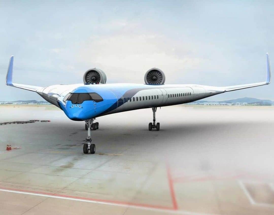 CNNさんのインスタグラム写真 - (CNNInstagram)「This futuristic concept plane, the “Flying-V,” which puts passengers in its wings, aims to change the way we fly. The plan is designed to be 20% more fuel-efficient than the popular Airbus A350, while still carrying more than 300 passengers. "Aviation is contributing about 2.5% of global CO2 emissions, and the industry is still growing, so we really need to look at more sustainable airplanes," said project leader Roelof Vos, a researcher at Delft University of Technology in the Netherlands. For more, follow @cnnclimate. (📸: KLM)」6月10日 9時00分 - cnn