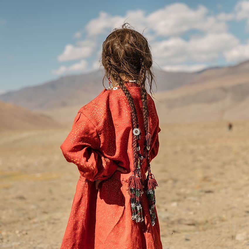 National Geographic Creativeさんのインスタグラム写真 - (National Geographic CreativeInstagram)「Photo by @paleyphoto | A young girl native to the Wakhan Corridor in Afghanistan displays the details of her hairstyle and traditional dress. #Afghanistan #Culture #Wakhan」6月10日 9時03分 - natgeointhefield