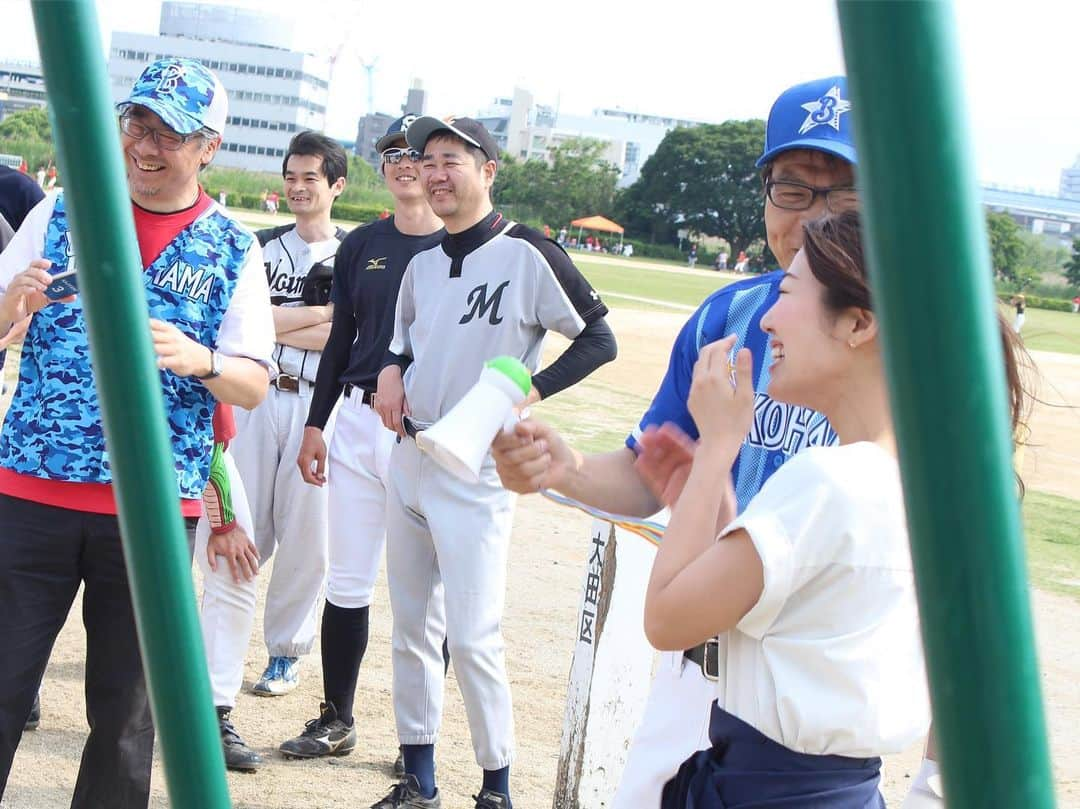 yuu sakuraiさんのインスタグラム写真 - (yuu sakuraiInstagram)「おはようございます☆ : 【野球チームの試合に鯖バーガーをケータリングで50個お届けしてきました！！】 : 本日は、２０年も歴史のある野球チームHLBの代表の方が  NANAさんと鯖バーガー専門店〝38ism.〟で半年続けているYOGA×鯖バーガーイベントに遊びにきてくれていて今度50人ほど人が集まって野球の試合のイベントを開くからお腹を空かせた皆さんに鯖バーガーを届けて頂くことは出来ますか⁇ とご注文をして下さいました☆ :  スポーツをされている皆さんに、 少しでも力をつけてもらうために、 鷄の胸肉を使った鷄カツサラダもつけて♪ : 朝早くからスタッフの皆さんと想いを込めて 一つ一つランチボックスにし、 お届けしました‼︎ : みなさんの前でご挨拶を兼ねて 鯖バーガー専門店38ism.にて オリジナルで作っている玄米粉パンと ヘルシーで栄養価の高い国産の鯖をしようした鯖バーガーの説明をさせて頂き、 : 一人一人手渡しでお渡しさせて頂きました！ こんな風に外で体を動かしている皆さんが 美味しいと目の前で食べてくれるところを見れるなんて本当に嬉しくて、 大切なイベントのお食事に鯖バーガー専門店を選んで下さった事に感謝が溢れました！ : 皆さん、カフェに食べに行きます！ お酒も飲みに行きます！笑‼︎と言って下さって。 何だかまたお会い出来るんだと本当に嬉しくなりました。 : また、こちらのイベントは秋にも開催されるそうで次は始球式もしてくださいと言ってくれて また、めちゃくちゃ美味しい鯖バーガーを届けるんだ！！と想いました！ : こんな光景をこれからも見ていけることに 今こうして自分が作ったもので誰かを笑顔にしたいという気持ちが届くお仕事をさせて頂けている事に心から感謝します。 : 自分の夢を形にする事を何年もの間一緒に寄り添ってアドバイスをしてきてくれたMK CAFEオーナーの菊池さん☆ 私は、今MK CAFEのチームと夢を叶えていけていることが何より嬉しいです！ : これからもよろしくお願い致します‼︎ : ご注文して下さった @abu.baystars さん、 運ぶのに車を出して下さった @yazu_1103 さん ありがとうございます！ : これからも、HLBの活動を応援致しております！ #power #food  #happy  #smile #dream  #フードコーディネーター #食育インストラクター #テーブルコーディネーター  #東京 #鯖バーガー #coffee #girl #ファインダー越しの私の世界 #instagood #fitness #life #healthy #鯖バーガー専門店 #38ism.  #筋トレ  #sports  #野球 #baseball  #草野球」6月10日 9時05分 - food_yuu