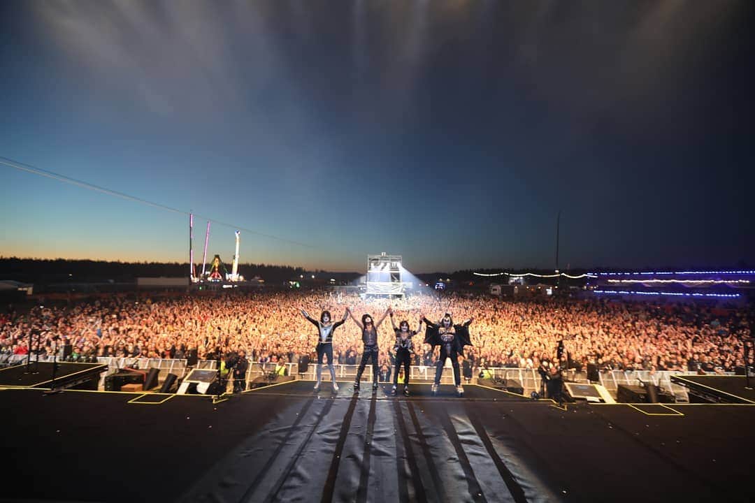 KISSさんのインスタグラム写真 - (KISSInstagram)「#KISSARMY #Finland - you were awesome tonight at Rockfest 2019. Thank you! #EndOfTheRoad World Tour」6月10日 9時15分 - kissonline