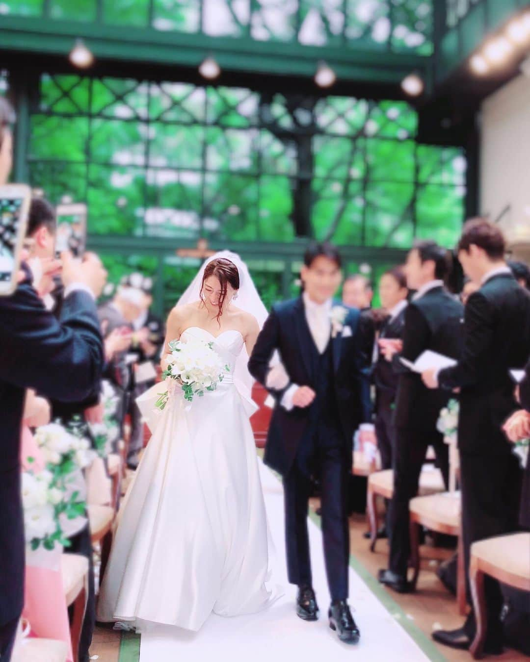 YUUKIさんのインスタグラム写真 - (YUUKIInstagram)「素晴らしい結婚式♡  #おめでとう #wedding #weddingdress #amazing #beautiful #bestoftheday #bestfriend #happy #specialdays #photooftheday #親友 #結婚式 #ウエディングドレス #ドレス #入場から泣く #綺麗すぎて #美しすぎて #感動」6月10日 9時11分 - yuuki_._official