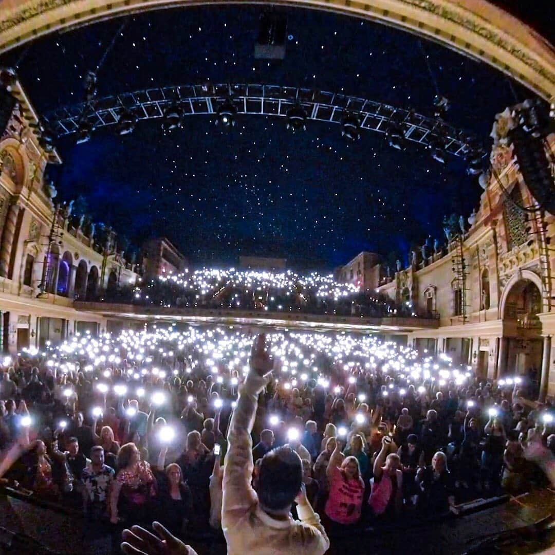 デレク・ハフさんのインスタグラム写真 - (デレク・ハフInstagram)「Starlight star bright! #theTour ✨💫」6月10日 9時17分 - derekhough