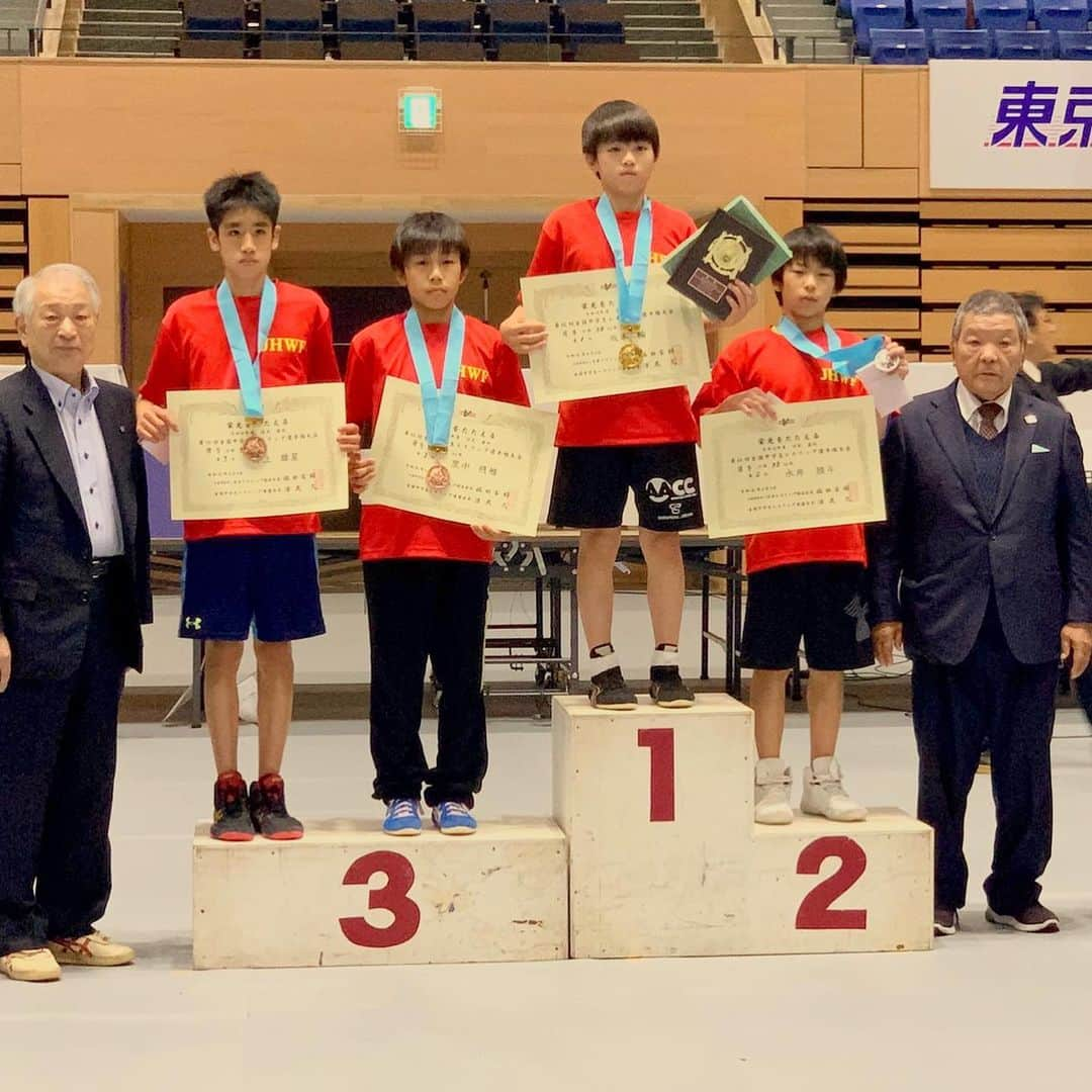 阿部裕幸さんのインスタグラム写真 - (阿部裕幸Instagram)「全国中学生レスリング選手権大会 AACC Jr  坂本輪 金メダル 伊藤麻里愛 銅メダル  おめでとう㊗️ 中学生チームお疲れさま！ また次の目標に向かって進むぞ！ 「継続は力」  大会関係者の皆さま、他チームの皆さま、お世話になりました。 ありがとうございました。  AACC Jr team got 1 gold 1 bronze. Keep going training, then be happy!  #aacc #aaccjr #aacckids #aacckidswrestling #aaccキッズ #aaccキッズレスリング #頑張れ #team #仲間 #ココロとカラダを強くする #全国中学生レスリング選手権大会」6月10日 9時21分 - abeani111