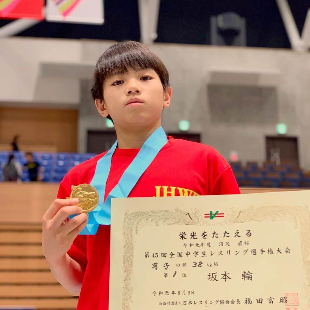 阿部裕幸さんのインスタグラム写真 - (阿部裕幸Instagram)「全国中学生レスリング選手権大会 AACC Jr  坂本輪 金メダル 伊藤麻里愛 銅メダル  おめでとう㊗️ 中学生チームお疲れさま！ また次の目標に向かって進むぞ！ 「継続は力」  大会関係者の皆さま、他チームの皆さま、お世話になりました。 ありがとうございました。  AACC Jr team got 1 gold 1 bronze. Keep going training, then be happy!  #aacc #aaccjr #aacckids #aacckidswrestling #aaccキッズ #aaccキッズレスリング #頑張れ #team #仲間 #ココロとカラダを強くする #全国中学生レスリング選手権大会」6月10日 9時21分 - abeani111