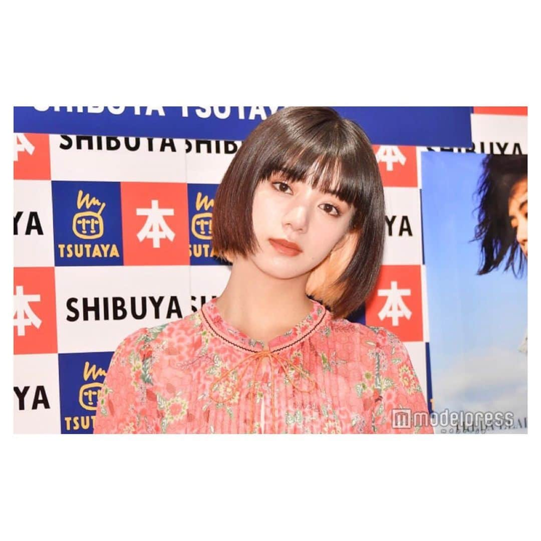 池田エライザさんのインスタグラム写真 - (池田エライザInstagram)「昨日の握手会、1050人の方がいらしたそうで…💐 一人一人お喋りできたとても有意義な時間でした。 相変わらずドタバタと働くのが好きで、なかなかイベントができずごめんね！早く皆様にいろんな作品を楽しんでいただけるように頑張っております🌹  またお会いできるその機会を楽しみにしています！  素敵な衣装は #viviennetam  #VIViENNETAM #モデルプレス様がたくさん撮ってくださっていたのでお借りします 😋」6月10日 9時32分 - elaiza_ikd