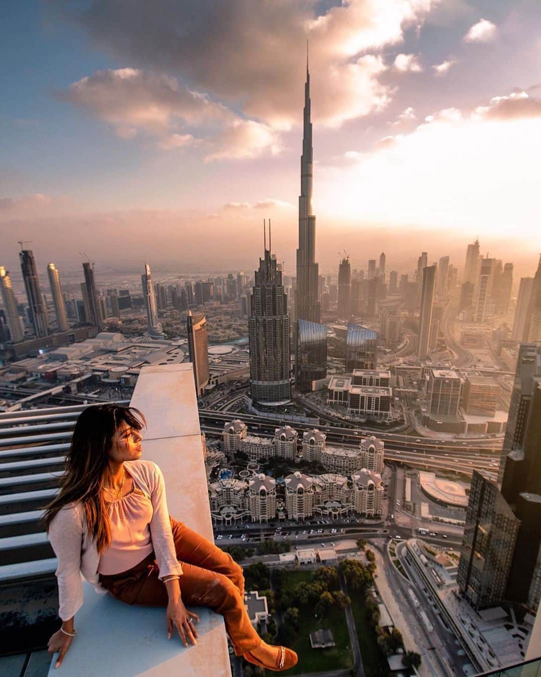 instagoodさんのインスタグラム写真 - (instagoodInstagram)「@raihanhamid_photography @yumnahalit wanted to see Dubai.」6月10日 9時25分 - instagood