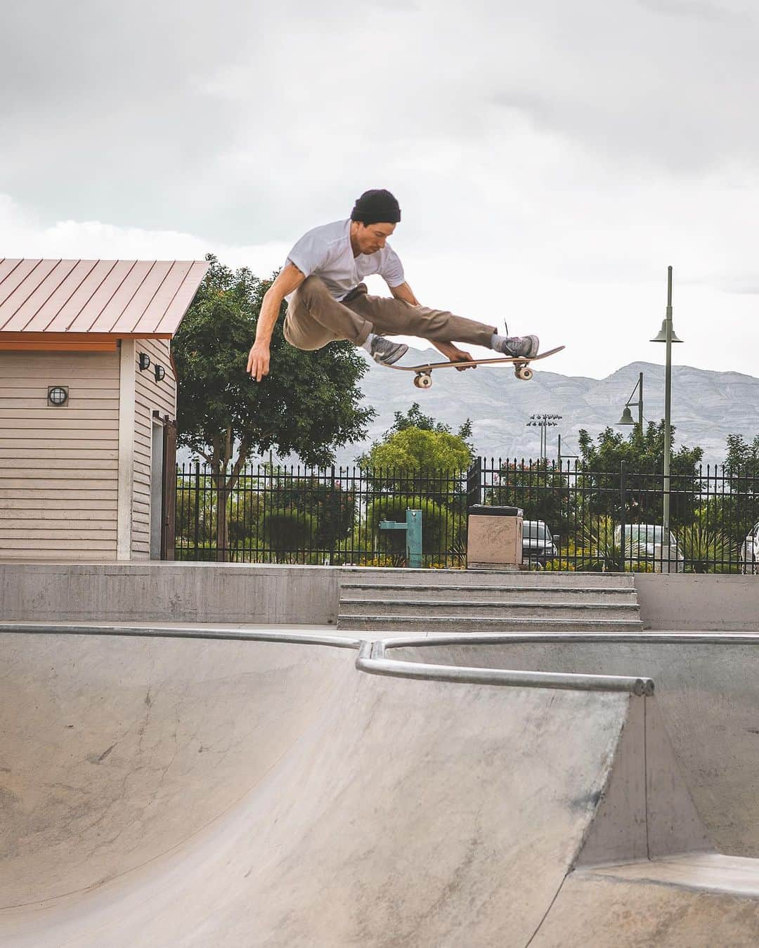 ショーン・ホワイトさんのインスタグラム写真 - (ショーン・ホワイトInstagram)「Love skating a new park! Let’s get a session going who wants to skate with me? 🛹 #Skateboarding #LasVegas」6月10日 9時39分 - shaunwhite