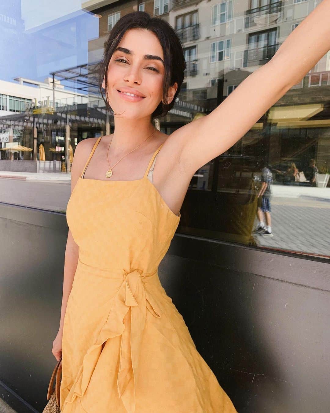 Sazan Hendrixさんのインスタグラム写真 - (Sazan HendrixInstagram)「What are you most grateful for on this Sunday? ☀️ I’m grateful for my family & all the sweet time we’re spending together, the new razor I bought minimizing my arm pit shadow (lol) and I’m grateful today for the airport security man who called saying he found Stevie’s backpack (it was loaded with all our camera & recording gear 🥴) phew! 😅😅#happysunday」6月10日 9時46分 - sazan