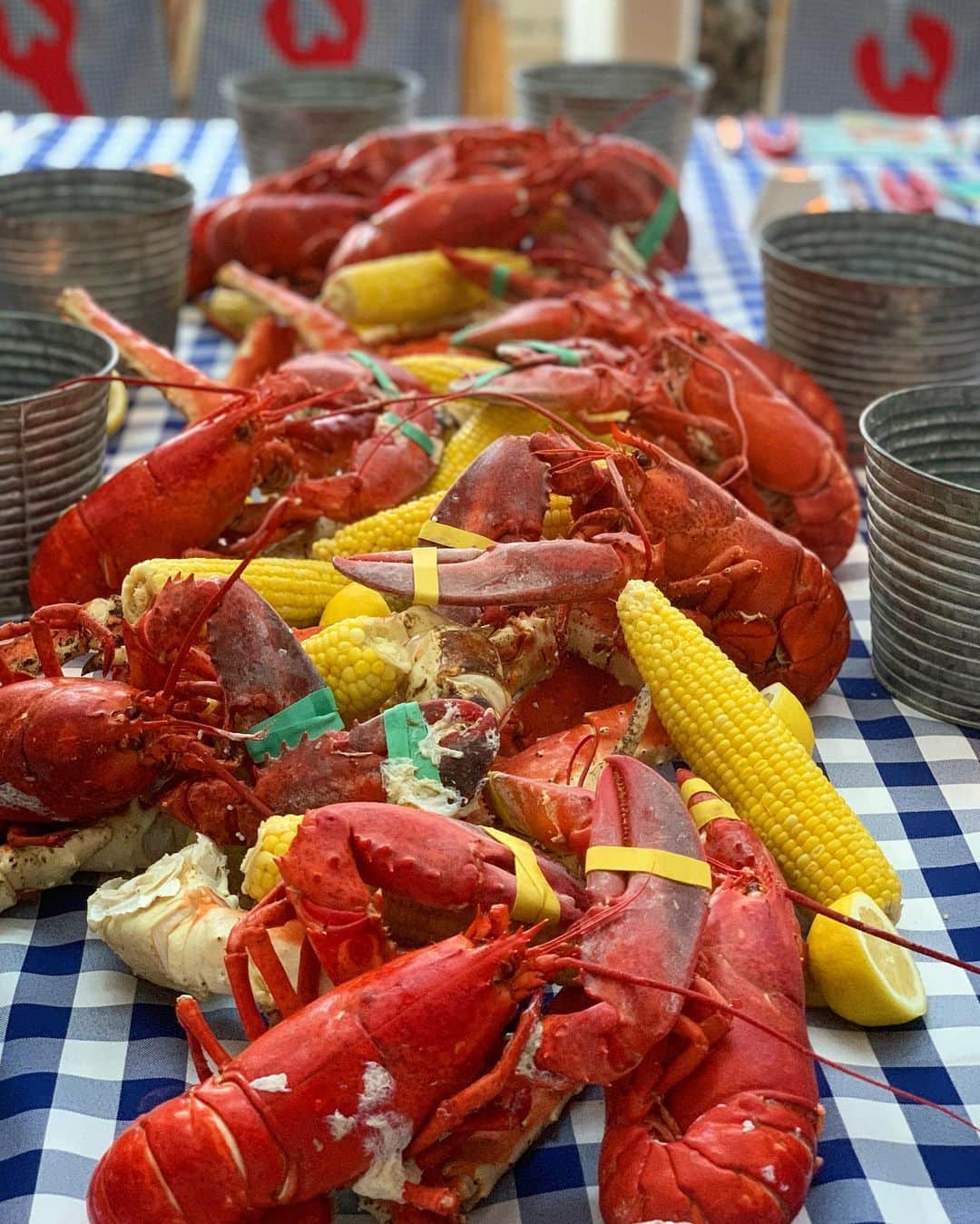 DOMINIQUE ANSEL BAKERYさんのインスタグラム写真 - (DOMINIQUE ANSEL BAKERYInstagram)「Finally made it to the annual  @irenewongi crab and lobster bash - with mounds of lobster, Alaskan king crab legs, corn, biscuits, melted butter, and Irene (the most wonderful host). Saving room for cherry slab pie.」6月10日 9時58分 - dominiqueansel