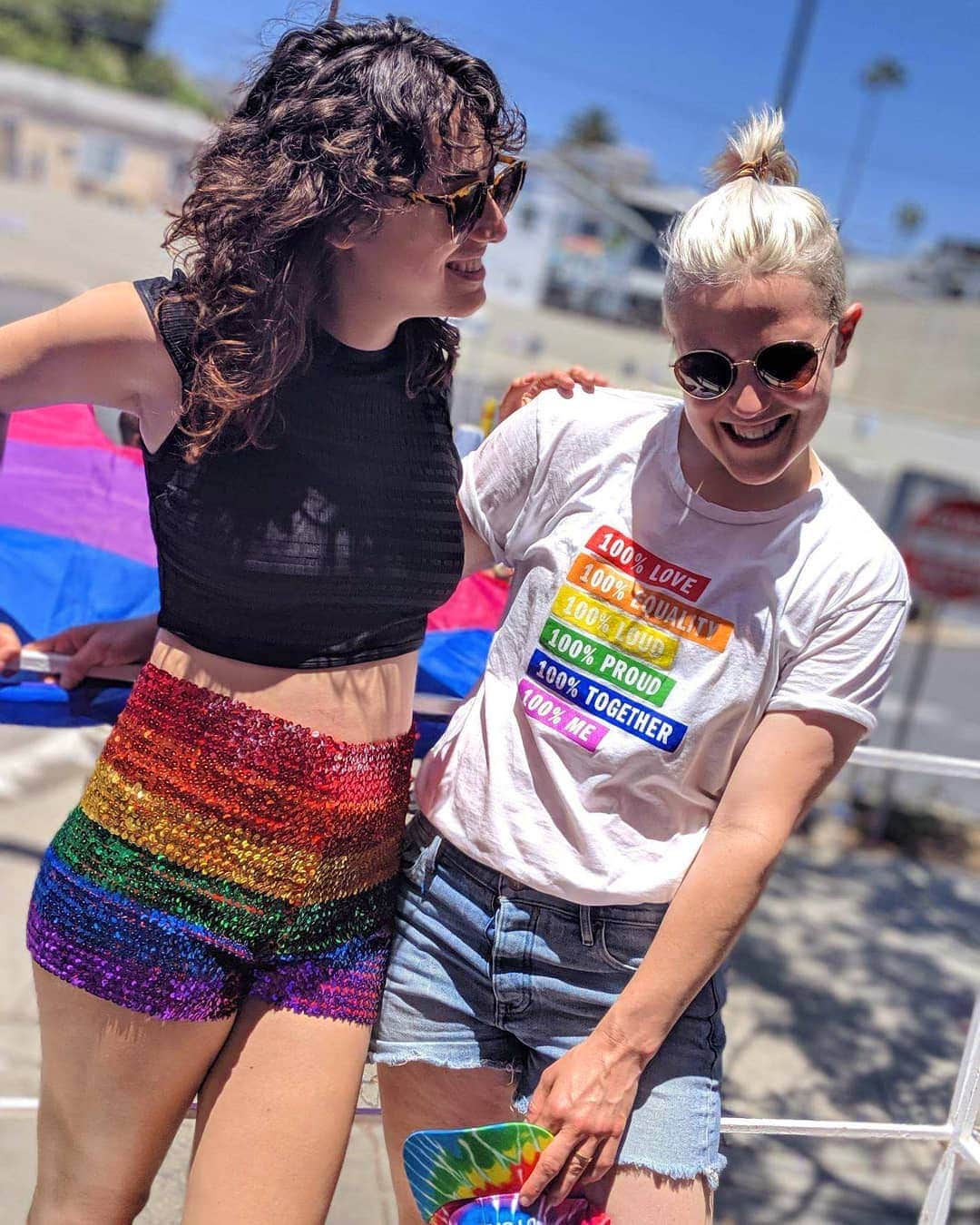 ハナー・ハートのインスタグラム：「Never felt as proud as I do when I'm with you. 🌈🌻」