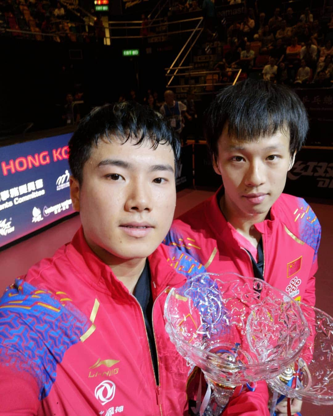 ITTF Worldさんのインスタグラム写真 - (ITTF WorldInstagram)「🌟 Brightening up your day with the #Goldenselfie of the winners from the #ITTFWorldTour #2019HongKongOpen 🇭🇰 . Rewatch their road 🛣️ to victory on tv.ittf.com 📺」6月10日 10時24分 - wtt