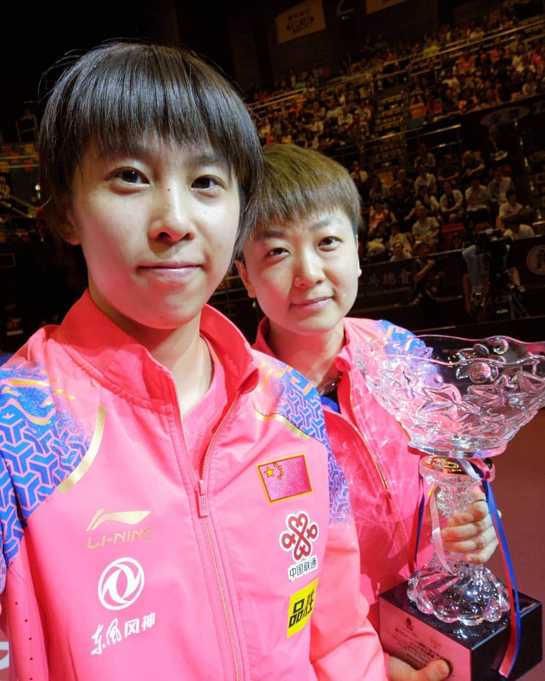 ITTF Worldさんのインスタグラム写真 - (ITTF WorldInstagram)「🌟 Brightening up your day with the #Goldenselfie of the winners from the #ITTFWorldTour #2019HongKongOpen 🇭🇰 . Rewatch their road 🛣️ to victory on tv.ittf.com 📺」6月10日 10時24分 - wtt