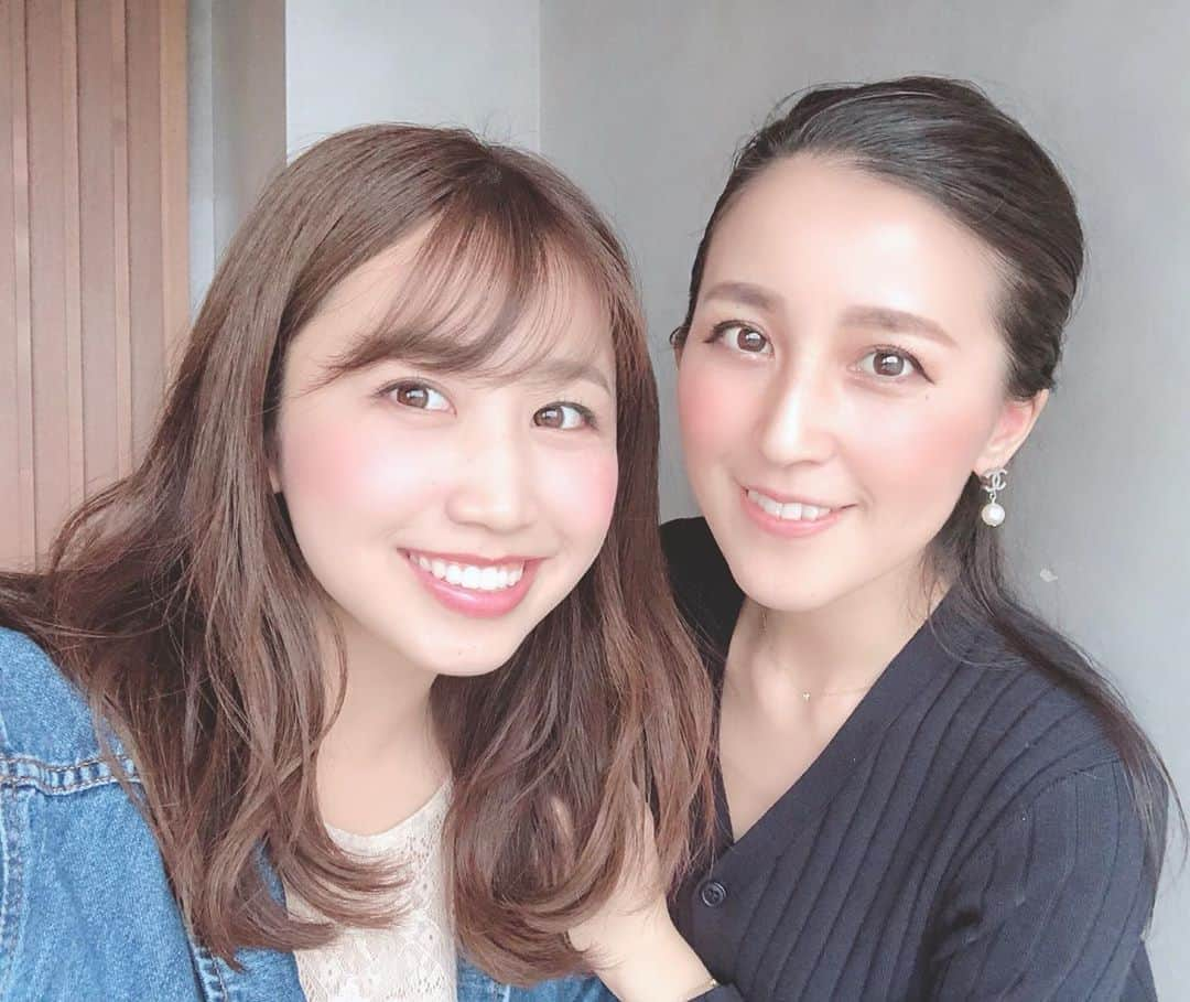 来栖あつこさんのインスタグラム写真 - (来栖あつこInstagram)「偶然、果歩ちゃんに会えた♡﻿ ﻿ 会いたいって思っていた人に偶然会えたり、連絡しようとしていた人から連絡がくると、御縁があるんだなぁって思わない？？﻿ ﻿ ﻿ 果歩ちゃんよりも大分長く生きている私（笑）﻿ 全ての出来事には意味があって、これまでも「神様はちゃんと見てるんだなぁ」って思う事が沢山起こったから、きっと、大丈夫。﻿ 今日よりも、明日はもっと幸せになれるよ🥺✨﻿ 私が何気なく話した言葉を『待ってください！メモメモ！メモします！』って一生懸命書いてた姿、真面目さが溢れてた（笑）﻿ ﻿ ﻿ 可愛くて、誠実で、一途で、気が利いて、人見知りな果歩ちゃんが大好きよ。﻿ ﻿ ﻿ #目の保養 ﻿ #神様こんな妹ください ﻿ #可愛い妹シリーズ ﻿ #リス顔 #猫顔 #たぬき顔 ﻿ #atsukokurusu ﻿ #来栖あつこ #やっぱりひかる私のオデコ ﻿ #オデコレ #アヒル口」6月10日 10時32分 - atsukokurusu