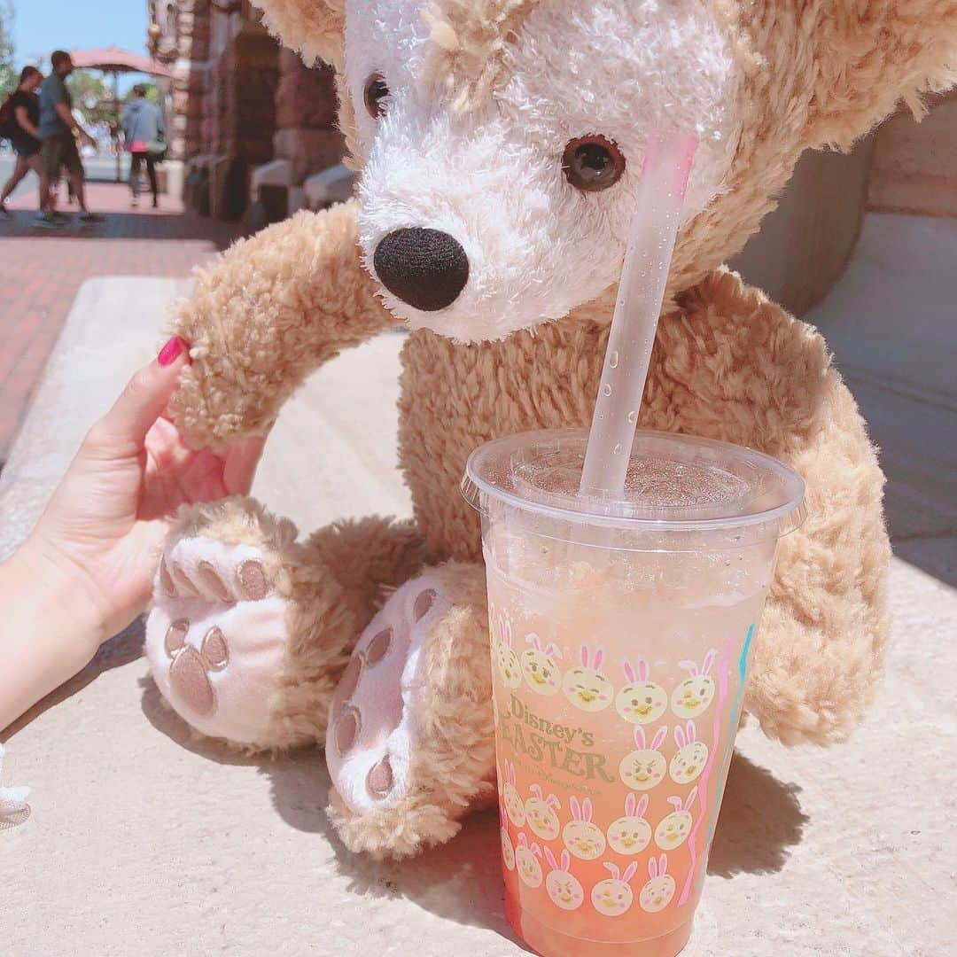 田辺真南葉さんのインスタグラム写真 - (田辺真南葉Instagram)「🧸🎀🧸🎀 . . . ディズニータピオカ💗 . ストローにリップ付いちゃってるけど そこは気にしないで😑 . まなとお出かけしたら これ飲むんだよ〜 (お姉ちゃんが毎回そうです。笑) . 風に吹かれて倒れた4コマです🧸 . 早くディズニー行きたいなぁ もうすぐ行くけどね！👍🏻 #アイドルING  #アイドリング #ディズニー #ディズニーシー」6月10日 10時48分 - manaha_tanabe