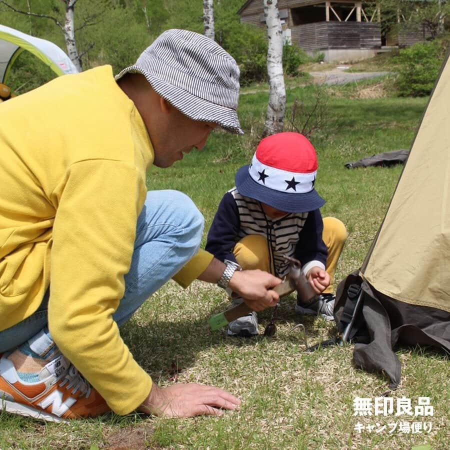 無印良品さんのインスタグラム写真 - (無印良品Instagram)「【キャンプ場便り】はじめてのキャンプには「キャンプ パッケージプラン」 先月までは雪が残っていた岐阜県・南乗鞍キャンプ場にも新緑が芽生え、キャンプをするのにぴったりなシーズンになってきました。 キャンプはしたいけど何を準備したらいいのか分からない…。そんな方へ向けてご用意しているのが「キャンプ パッケージプラン」です。テントの立て方からBBQや焚火の方法など、キャンプの基本をスタッフがレクチャーし、食材までセットになった、初心者の方でも簡単・安心にキャンプを楽しめるプランです。  #無印良品 #MUJI #無印良品キャンプ場 #キャンプ場 #キャンプ #アウトドア #岐阜 #南乗鞍 #キャンプ初心者 #初キャンプ」6月10日 11時00分 - muji_global