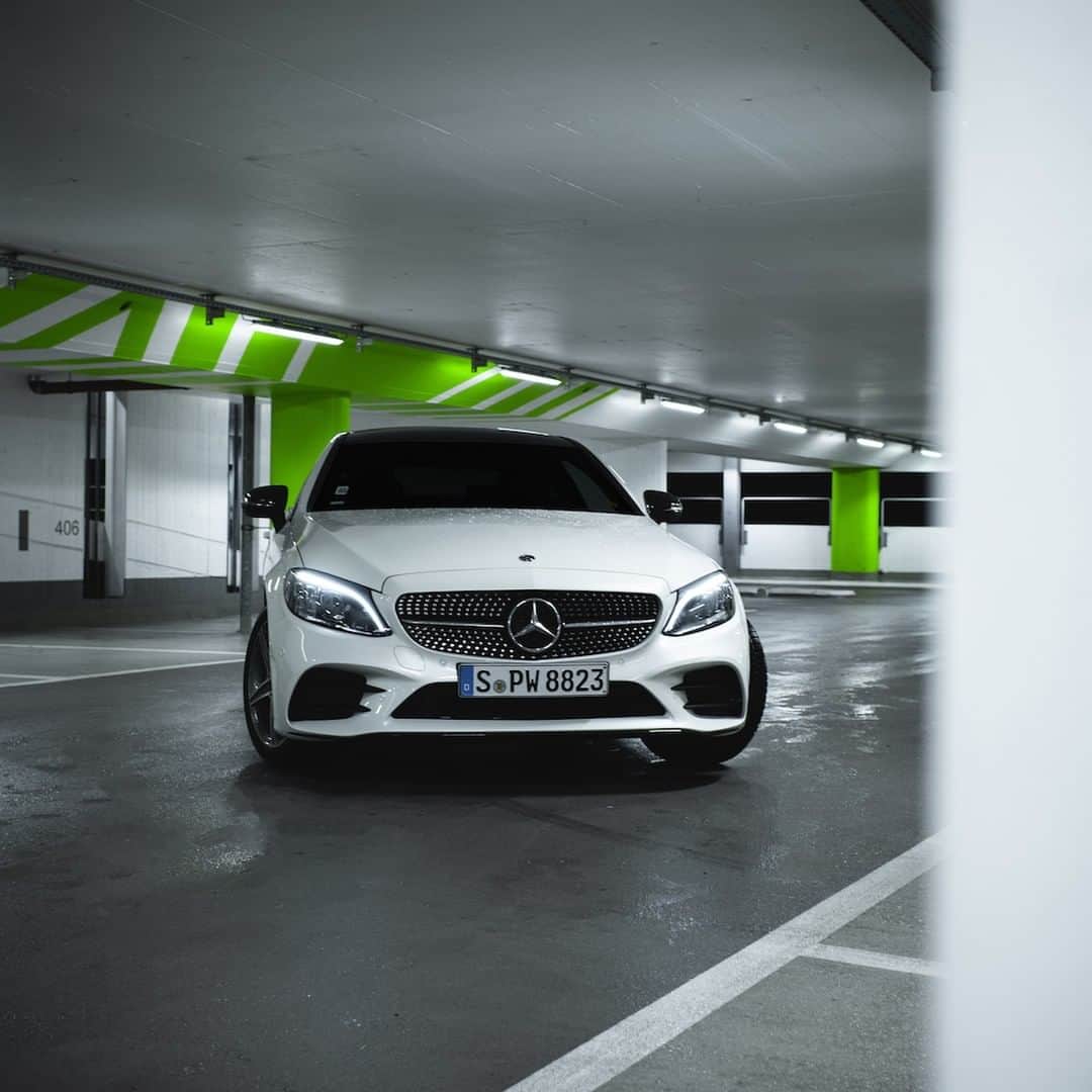 メルセデス・ベンツさんのインスタグラム写真 - (メルセデス・ベンツInstagram)「Ready for some urban experiences. 🌟 📸: @tom_fechtner for #MBsocialcar . #Mercedes #MercedesBenz #carsofinstagram #InstaCars #CClass」6月10日 11時00分 - mercedesbenz
