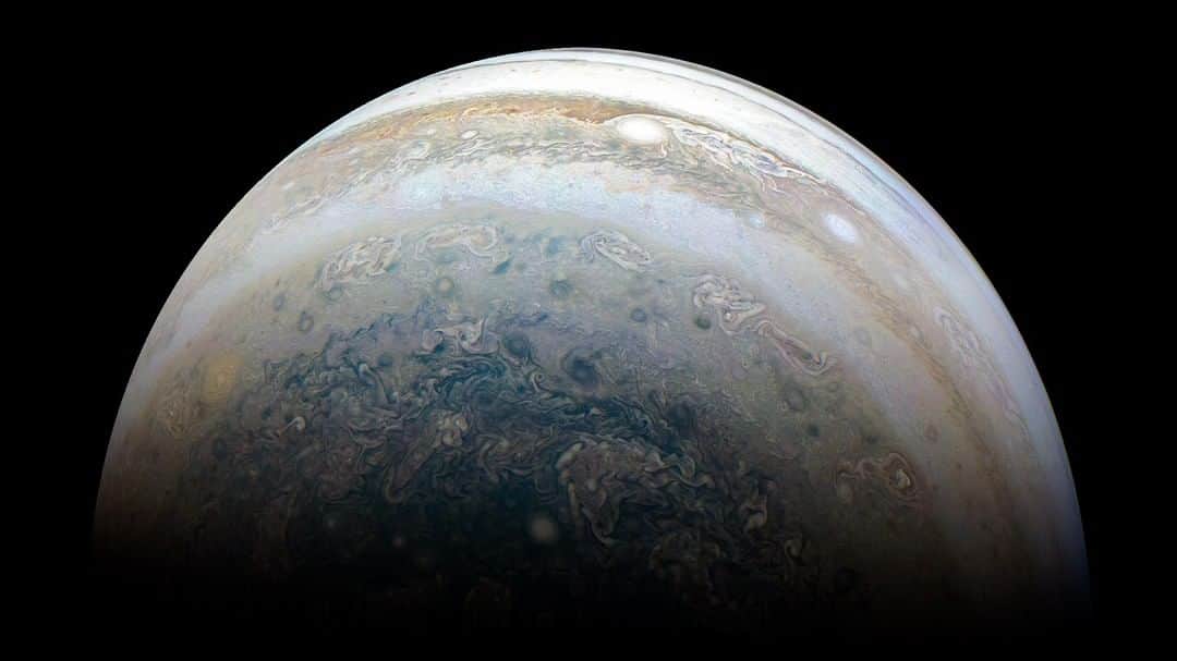 CNNさんのインスタグラム写真 - (CNNInstagram)「This month, you’ll be able to see Jupiter and its largest moons with just binoculars. The planet "is at its biggest and brightest this month," according to NASA.  Jupiter, the largest planet in the solar system, will be most visible on June 10, and from June 14-19 there will be a "beautiful lineup" of the Moon, Jupiter and Saturn. (📸: NASA)」6月10日 11時00分 - cnn
