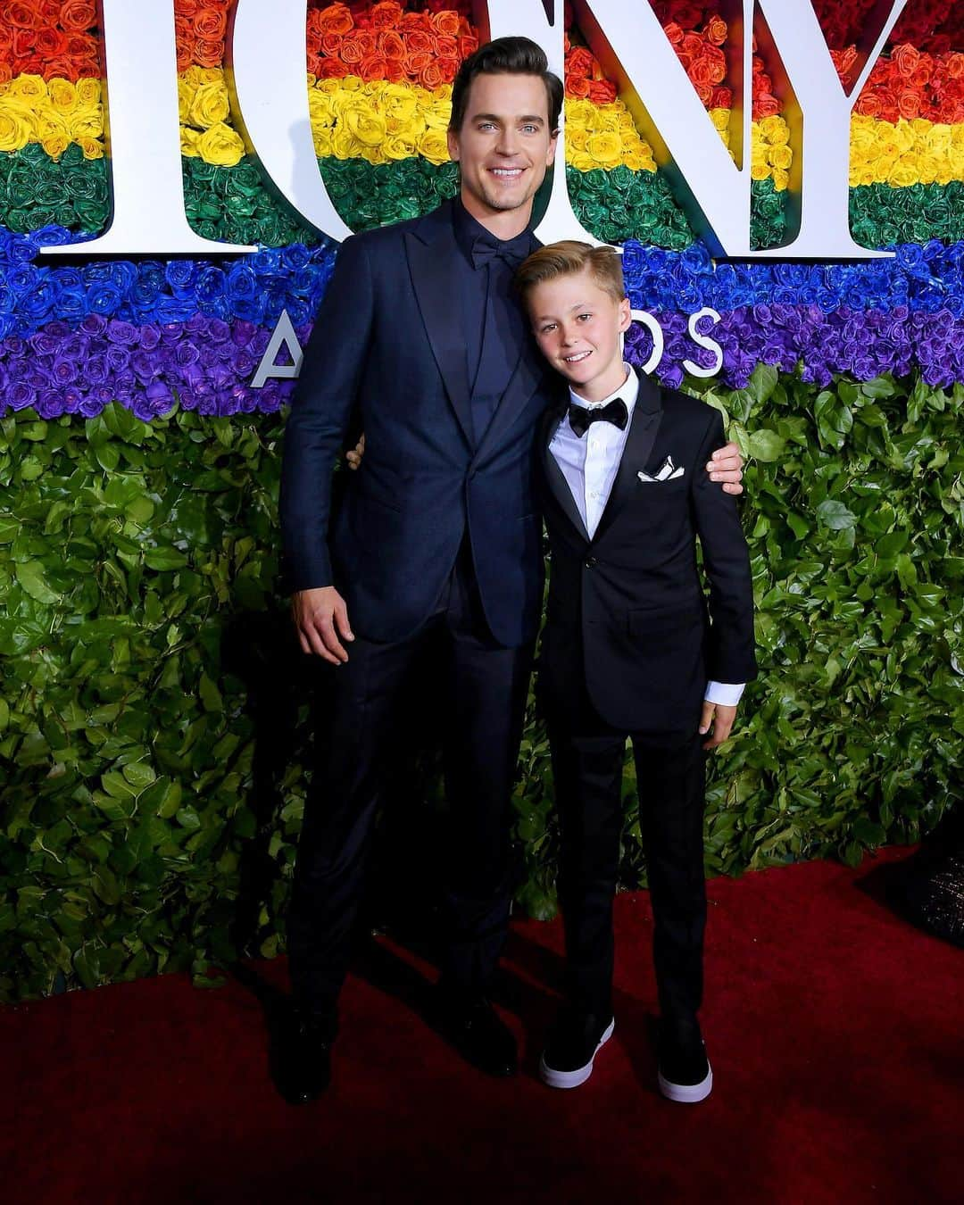 Just Jaredさんのインスタグラム写真 - (Just JaredInstagram)「@mattbomer and his son Henry join his ‘Boys In The Band’ cast mates @therealjimparsons @charliecarver @robinofjesus and @andrewrannells as well as producer @mrrpmurphy at @thetonyawards where they won Best Revival of a Play! #MattBomer #HenryHalls #JimParsons #ToddSpiewak #CharlieCarver #AndrewRannells #RyanMurphy #DavidMiller #TheBoysInTheBand #TonyAwards Photos: Getty」6月10日 10時57分 - justjared