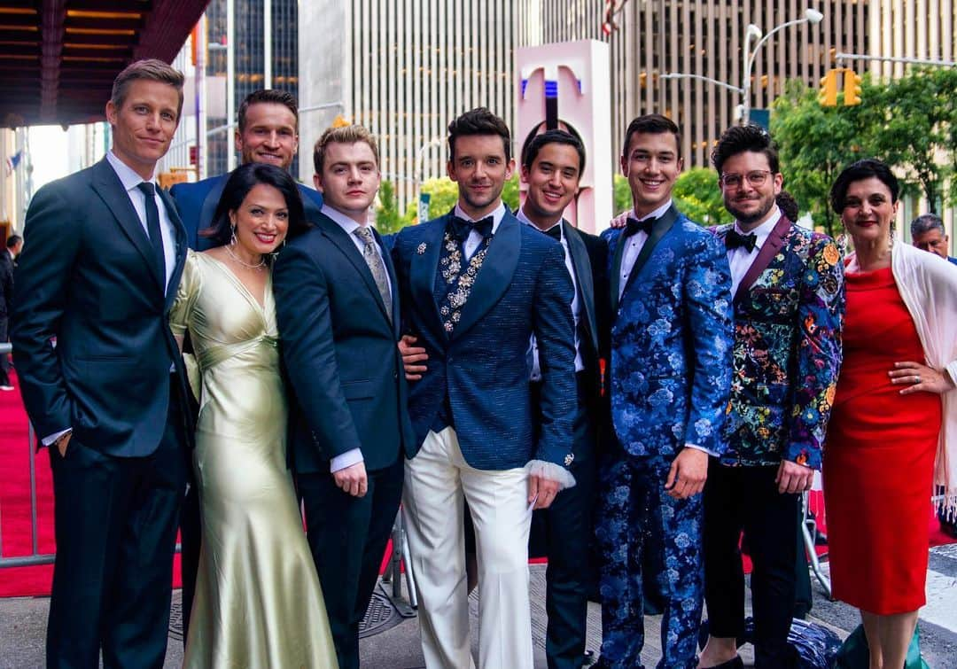 マイケル・ユーリーさんのインスタグラム写真 - (マイケル・ユーリーInstagram)「The cast of @torchsongbway at the @thetonyawards not pictured: Ma photo by @keyntz」6月10日 11時12分 - michaelurielikesit