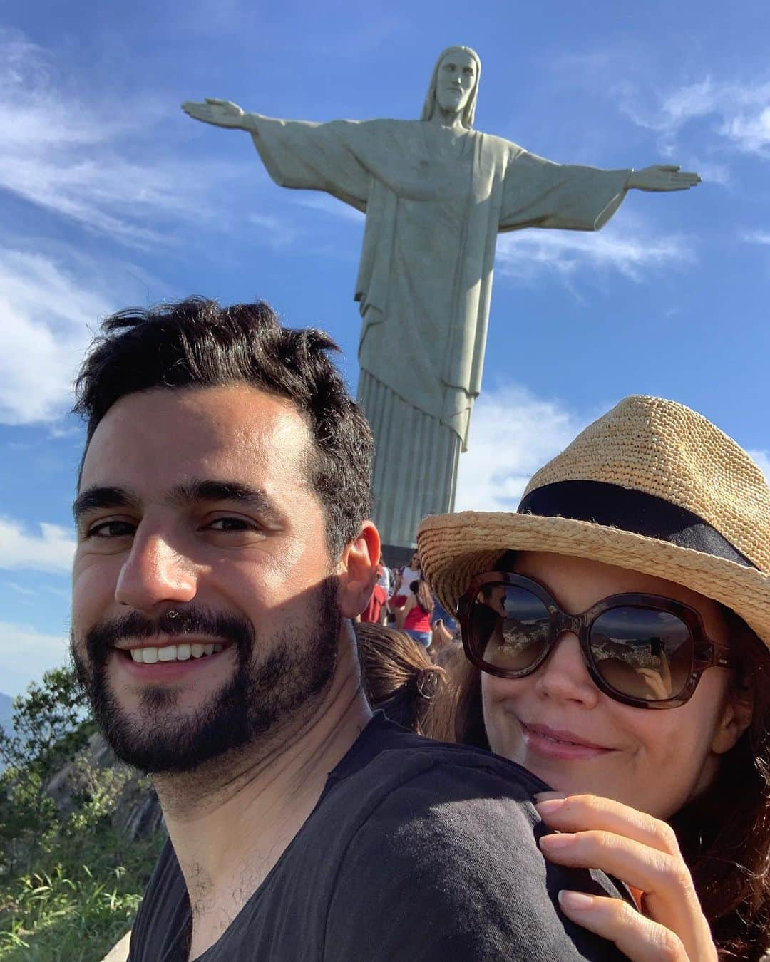 ベラミー・ヤングさんのインスタグラム写真 - (ベラミー・ヤングInstagram)「Oh #Rio, you're DELICIOUS!!! 🤩🔥🎉 Thank you for giving @pedrosegundoofficial such a beautiful bday & us such a fun couple of days together. So happy I got to see the #CinderellaCyborg performance too at @cidadedasartes_ for #Portugal360 ! 🎶🇵🇹😍 See you soon again for more, you sexy minx! #VidaCarioca 🇧🇷❤️🇧🇷❤️🇧🇷❤️」6月10日 11時20分 - bellamyyoung