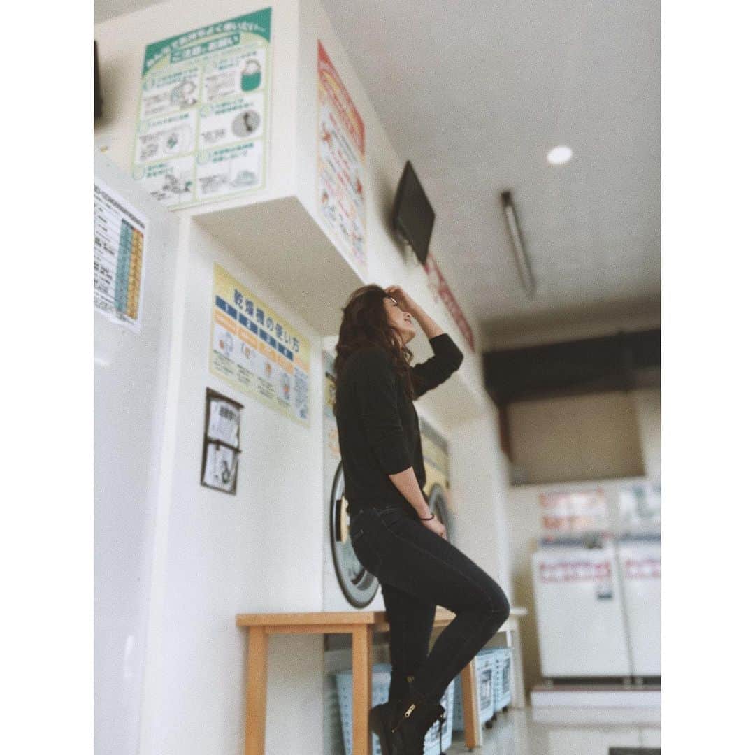 金城優華のインスタグラム：「雨続き。﻿ 我が家洗濯物多すぎて﻿ コインランドリー必須﻿ ﻿ #金城優華﻿ #offday﻿ #主婦業﻿ #乾燥機欲しい……﻿ #切実」