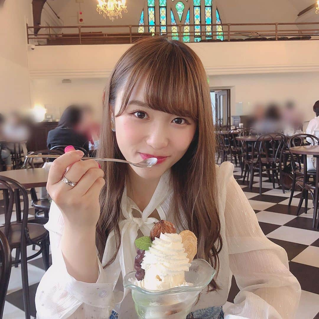 山本瑠香さんのインスタグラム写真 - (山本瑠香Instagram)「. 友達とオシャレなカフェに行ってきました🍰☕️ 教会の礼拝堂を改装したカフェで、 店内はめちゃめちゃオシャレ❤︎ . いろいろケーキとかパフェとかある中で 渋皮マロンパフェを選びました🤤おいしかった〜☺️ . . . #cafe #カフェ #パフェ #카페 #맛집 #먹스타그램  #彼女とデートなうに使っていいよ 😏✌🏻笑」6月10日 21時03分 - ruka_1010_team8