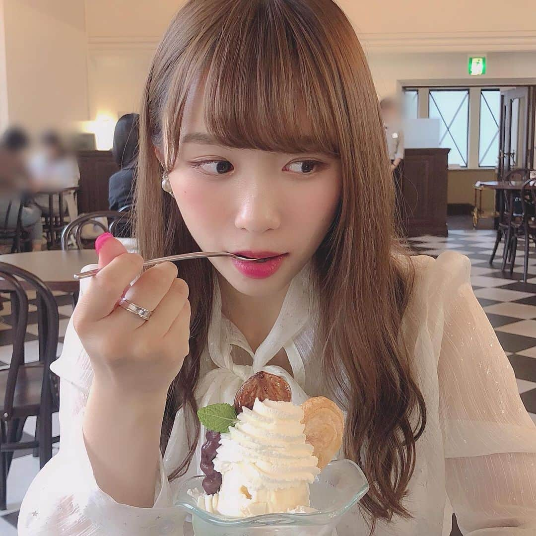 山本瑠香さんのインスタグラム写真 - (山本瑠香Instagram)「. 友達とオシャレなカフェに行ってきました🍰☕️ 教会の礼拝堂を改装したカフェで、 店内はめちゃめちゃオシャレ❤︎ . いろいろケーキとかパフェとかある中で 渋皮マロンパフェを選びました🤤おいしかった〜☺️ . . . #cafe #カフェ #パフェ #카페 #맛집 #먹스타그램  #彼女とデートなうに使っていいよ 😏✌🏻笑」6月10日 21時03分 - ruka_1010_team8