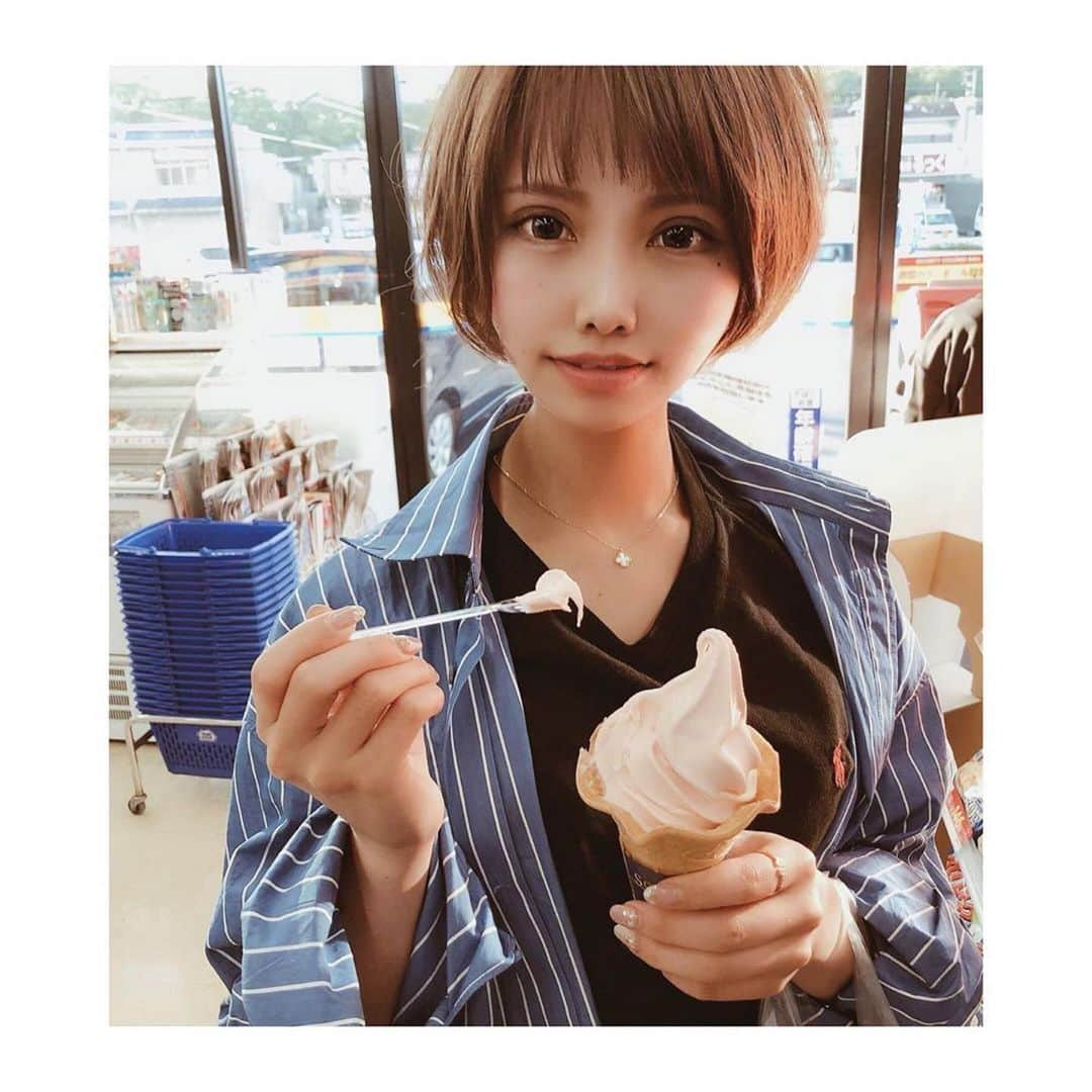 美女美容事情さんのインスタグラム写真 - (美女美容事情Instagram)「《ミニストップのアイス🍦🍑》⠀ *⠀ リポストを使って、素敵な写真📷✨を投稿されてる方を紹介させて頂く⠀⠀⠀⠀ 【💄美女美容事情💅】のコーナーです✨⠀ *⠀⠀⠀⠀⠀⠀⠀ いいねやコメント、フォローして応援してね❤︎🥰🎶⁣⠀ *⠀⠀⠀⠀⠀⠀⠀ 今回ご紹介させて頂きますのは❤︎⠀ 𝑺𝑨𝑻𝑶𝑵𝑶さん< @satono_0110 >の素敵なお写真📸⠀ *⠀ ミニストップの白桃とバニラのミックス味を食べたそうです😊アイスを持っている姿が可愛い❤️顔小さくて憧れます💕⠀ *⠀⠀ 𝑺𝑨𝑻𝑶𝑵𝑶さんのアカウントには他にも素晴らしい投稿が沢山ありますので是非覗いてみてくださいね💁‍♀️💙⠀ *⠀⠀ 𝑺𝑨𝑻𝑶𝑵𝑶さん< @satono_0110 >⠀ 素敵な投稿ありがとうございました☺️📸✨⠀⠀⠀⠀⠀⠀⠀⠀ △▼△▼△▼△▼△▼△▼△▼△▼△▼⠀⠀⠀⠀⠀⠀⠀⠀⠀⠀⠀⠀⠀⠀⠀⠀⠀⠀⠀⠀⠀⠀⠀⠀⠀⠀⠀⠀⠀⠀⠀⠀⠀ ❤🧡💛「美女美容事情」💚💙💜⠀⠀⠀⠀⠀⠀⠀⠀⠀⠀⠀⠀⠀⠀⠀ 👇掲載ご希望の方は👇⠀⠀⠀⠀⠀⠀⠀⠀⠀⠀⠀⠀⠀⠀⠀⠀ @b_b_j.jタグ付けと🖤 # ビジョビ⠀🖤⠀⠀⠀⠀⠀⠀⠀⠀⠀⠀⠀⠀⠀⠀⠀ をタグ付けお願いします✨⠀⠀⠀⠀⠀⠀⠀⠀⠀⠀⠀⠀⠀⠀⠀⠀ ――――――――――――――――⠀⠀⠀⠀⠀⠀⠀⠀⠀⠀⠀⠀⠀⠀⠀⠀⠀⠀⠀⠀⠀⠀⠀ ～姉妹アカウントのご紹介～⠀⠀⠀⠀⠀⠀⠀⠀⠀⠀⠀⠀⠀⠀⠀⠀⠀⠀⠀⠀⠀⠀⠀⠀⠀⠀⠀ ◇美容情報を紹介している«美女美容事情～Beauty～»⠀⠀⠀⠀⠀⠀⠀⠀⠀⠀⠀⠀⠀⠀⠀⠀⠀⠀⠀⠀⠀⠀⠀⠀⠀⠀ ( @b_b_j.j_b )⠀⠀⠀⠀⠀⠀⠀⠀⠀⠀⠀⠀⠀⠀⠀⠀⠀⠀⠀⠀⠀⠀⠀⠀⠀⠀⠀ ◇美しい旅スポット紹介をしている«美 spot»⠀⠀⠀⠀⠀⠀⠀⠀⠀⠀⠀⠀⠀⠀⠀⠀⠀⠀⠀⠀⠀⠀⠀⠀⠀ ( @b__spo )⠀⠀ ⠀ ◇ビジョビがお届けするセレクトショップ«bi select»⠀ ( @bi_select )⠀ ⠀⠀⠀⠀⠀⠀⠀⠀⠀⠀⠀⠀⠀⠀⠀⠀⠀⠀⠀⠀⠀ よかったらこちらも覗いてみてね✨⠀ ――――――――――――――――⠀⠀⠀ @b_b_j.j⠀⠀ #メイク #beauty⠀⠀⠀⠀⠀ #美肌 #ロングヘア ⠀⠀ #アイメイク #カラコン ⠀⠀⠀⠀ #アイシャドウ #女子力アップ ⠀⠀⠀⠀⠀⠀⠀⠀ #アイライン #美意識⠀⠀⠀⠀⠀⠀⠀ #アイス ⠀⠀ #女子力 #女子力向上⠀⠀⠀⠀⠀⠀⠀ #アイスクリーム ⠀⠀⠀⠀⠀⠀⠀ #naturalbeauty #makeup」6月10日 20時56分 - b_b_j.j