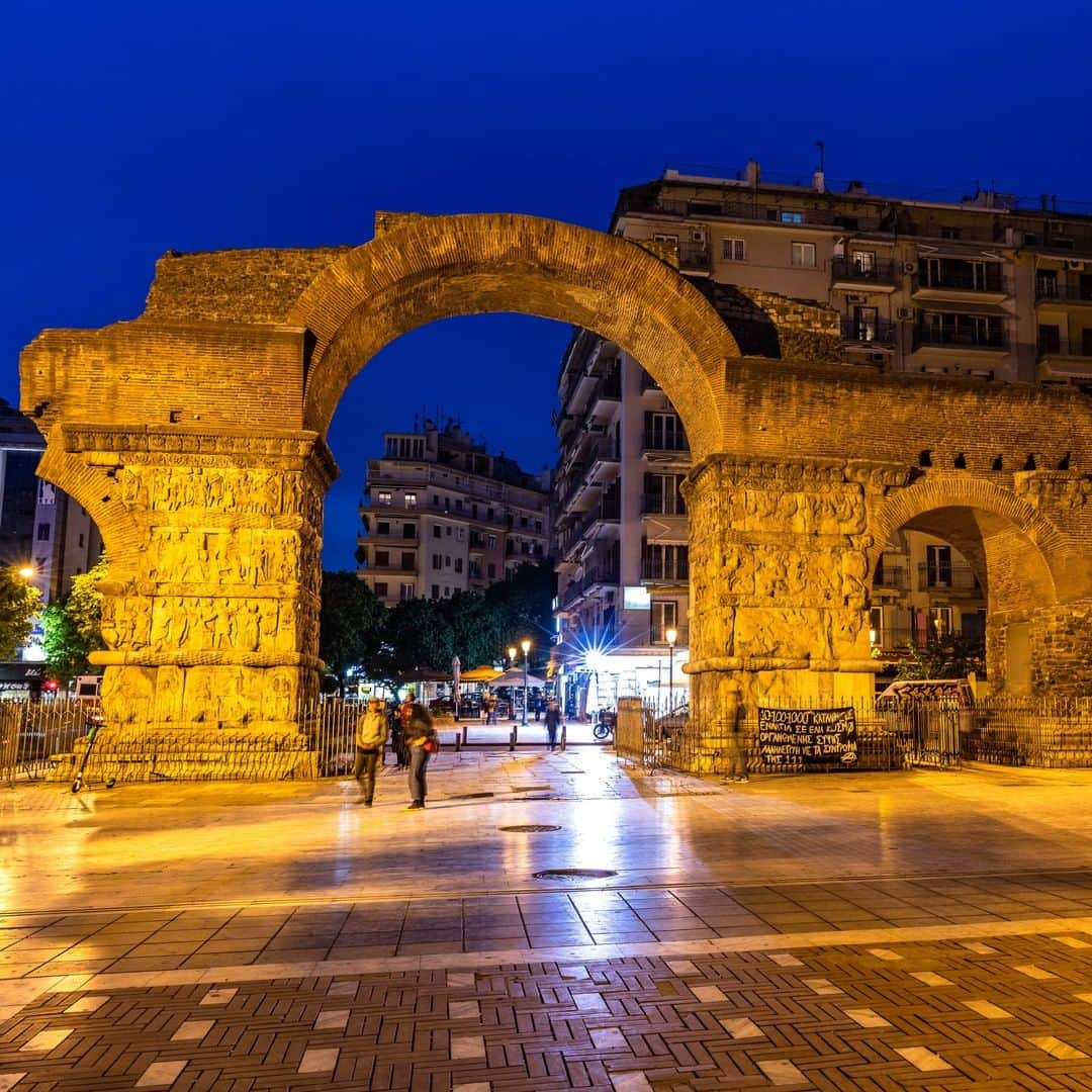 ルフトハンザさんのインスタグラム写真 - (ルフトハンザInstagram)「The Arch of Galerius is one of Thessaloniki’s most famous landmarks, built in the early 4th century by the Roman emperor of the same name. Through the majestic arch ran the still existing connection from Rome to Constantinople. #Lufthansa #CityOfTheMonth #Thessaloniki」6月10日 21時01分 - lufthansa