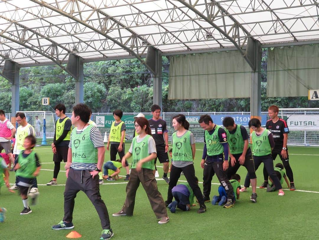 森崎浩司さんのインスタグラム写真 - (森崎浩司Instagram)「「創建ホーム」様 主催の親子サッカー教室⚽️⚽️ in フットサルドームPIVOX  楽しいひとときでした😊ご協力いただきました創建ホームの皆様、参加された親子の皆様、ありがとうございました🙇‍♂️ #創建ホーム #ピヴォックス広島  #サンフレッチェ広島 #ファミリーサッカースクール」6月10日 21時11分 - koji.morisaki77