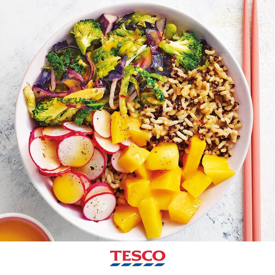 Tesco Food Officialさんのインスタグラム写真 - (Tesco Food OfficialInstagram)「Like summer in a bowl. This vegan salad bowl is the perfect lighter, brighter dinner for a balmy #MeatFreeMonday. Prepared with just 5 ready-to-add ingredients, it makes eating better easier than ever.  Ingredients 320g pack Edamame & Vegetable Stir-fry Mix 250g pouch Wholegrain Rice & Quinoa Mix ½ x 240g pack Radishes ½ x 250g pack Mango Chunks 2 tbsp Mango & Chilli Salad Dressing  Method 1. Heat 1 tbsp olive oil in a large frying pan or wok over a high heat. Add a 320g pack Edamame & Vegetable Stir-fry Mix and cook for 6-8 mins, stirring often, until softened. 2. Meanwhile, heat a 250g pouch Wholegrain Rice & Quinoa Mix to pack instructions, and slice ½ x 240g pack Radishes into rounds. 3. Divide the stir-fry vegetables between 2 bowls, keeping them to one side of the bowl. Add the quinoa and rice to the other side, then top with the radishes and ½ x 250g pack Mango Chunks. 4. Drizzle each bowl with 2 tbsp Mango & Chilli Salad Dressing to serve.」6月10日 21時04分 - tescofood