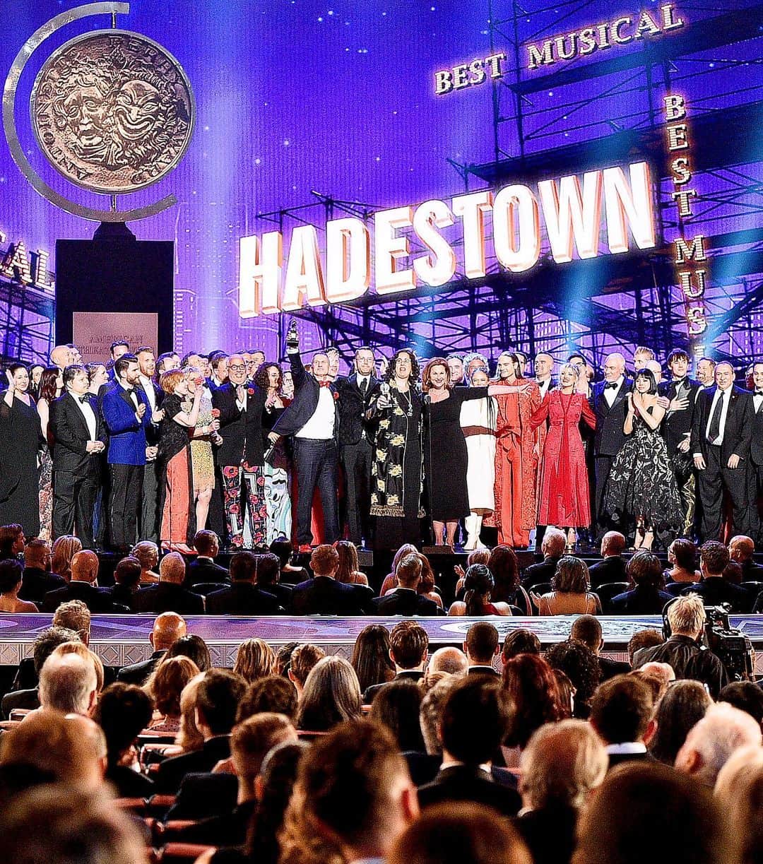 ASCAPさんのインスタグラム写真 - (ASCAPInstagram)「That feeling when the musical you wrote wins 8 #TonyAwards! Congrats to composer  @anaismitchell for winning Best Score & Best Musical for @hadestown!!」6月10日 21時04分 - ascap