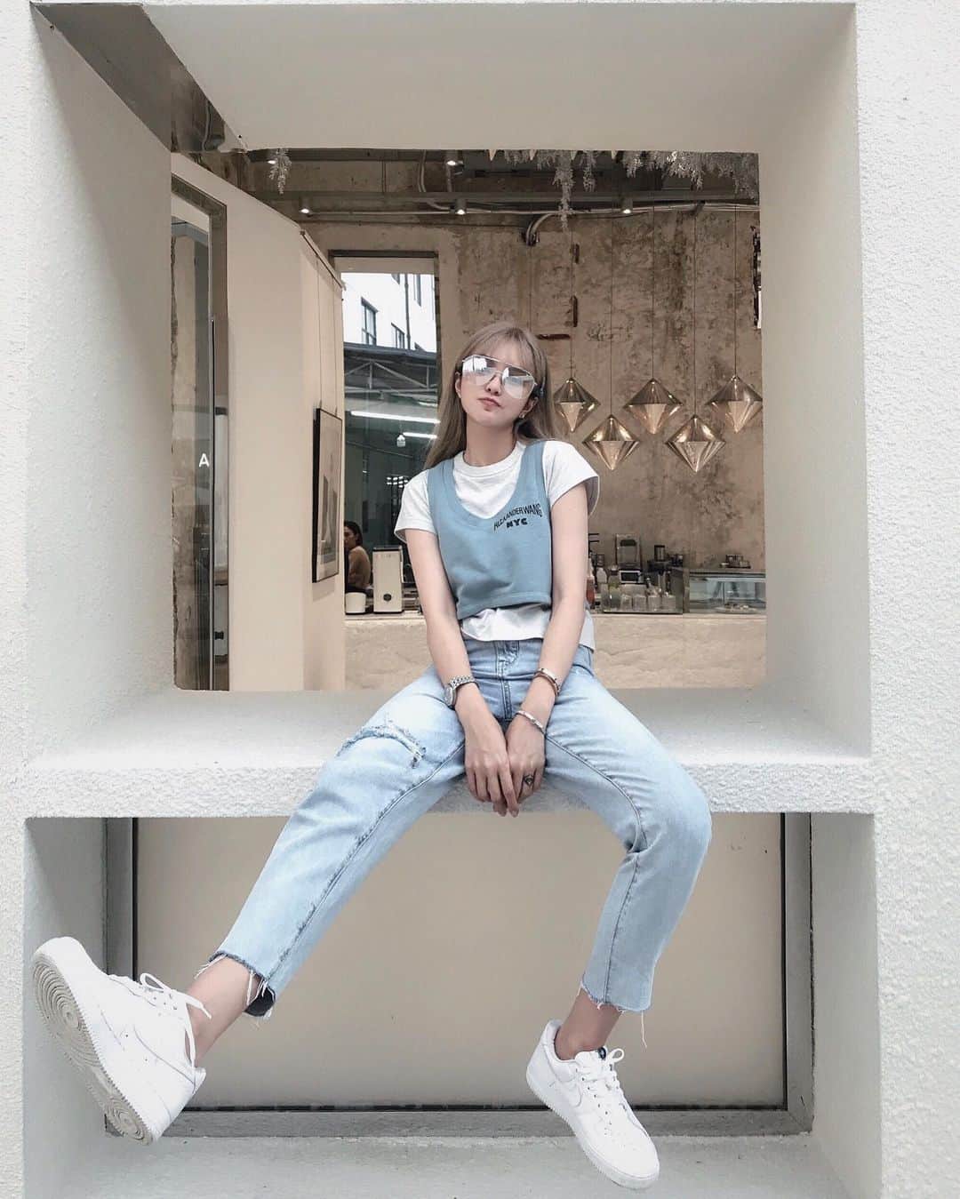 Grace Chowのインスタグラム：「🦋夏天是屬於藍色的🦋」