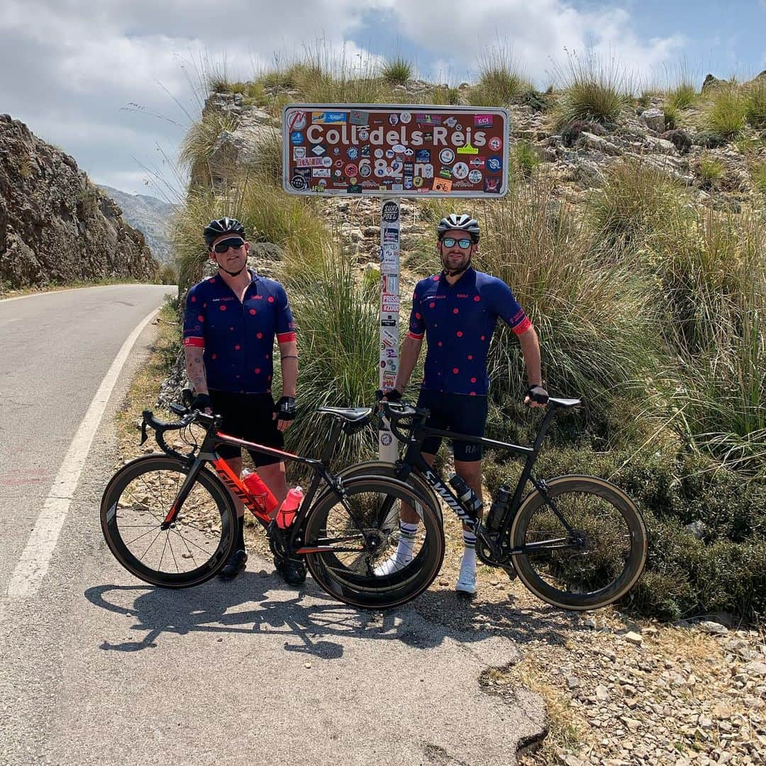 ベン・フォスターさんのインスタグラム写真 - (ベン・フォスターInstagram)「43 minutes 25seconds In 28 degree heat to get my heavy botty up Sa Calobra 😎 a new PB tho 🙌」6月10日 21時29分 - benfosters