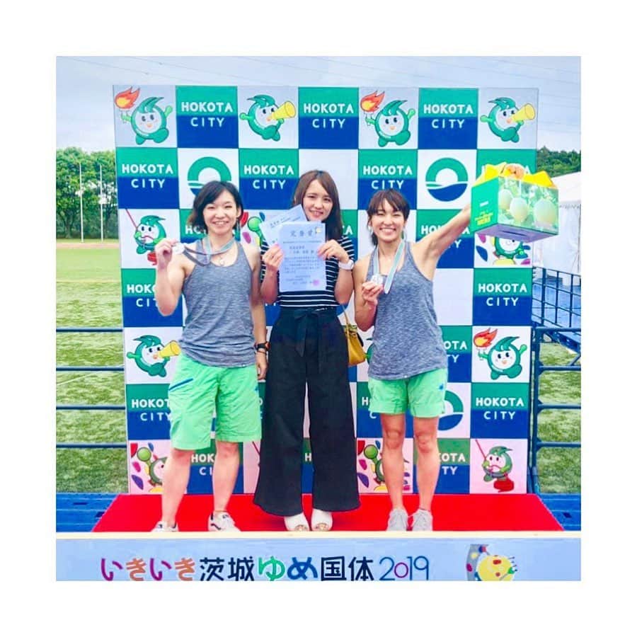 のインスタグラム：「I was participate pre National Sports Festival last weekend with my old sister👩🏻‍🦱👱🏻‍♀️  We climb together next of route each other since 15 years! It was super fun compete  experience ever that climb with old sister front of my younger sister👩🏻‍🦱👱🏻‍♀️👧🏻⋆*  週末は国体リハーサル大会に出場しました¨̮ もちろんパートナーはこの人、 姉 !👩🏻‍🦱笑  隣を登るのは 静岡国体以来 15年ぶり(?)だそうで 急遽出場することになったけど 色々爆笑で楽しい良い思い出になりました✌︎  リードではチームで2位＋個人で完登賞、 ボルダリングはまさかの チーム優勝＋「一撃賞」という奇抜なネーミングの賞をいただき 全部でメロン3箱、6玉ゲットでーす😁🙌🏻 🍈🍈🍈🍈🍈🍈やった➰  そして実は今回の‪男子部門には‬ ‪“選手目線も経験したい”と‬ ‪茨城成年男子と少年男子の監督が組んで出場していました。‬ ‪やっぱり選手も楽しいねという監督2人。‬  ‪そして ちゃんと2日間応援に来る‬ ‪成年男子代表のたっくん。‬  ‪チーム茨城のそーゆーところが好きです♡😁‬ 本国体までみんなで頑張ろうね♩🙌🏻  #チーム茨城 #我らの監督はもちろん妹 #こばやシスターズ #頑張ってる姉の下でずっと爆笑してる妹こと私 #昨年の福井国体につづき #今回もあたしの時だけドンドン強まる雨☔️ #10月はもうどんな豪雨きても動じないと思う #ボテとか久しぶりに踏んだ #真顔でプリキュア #いばらっきー」
