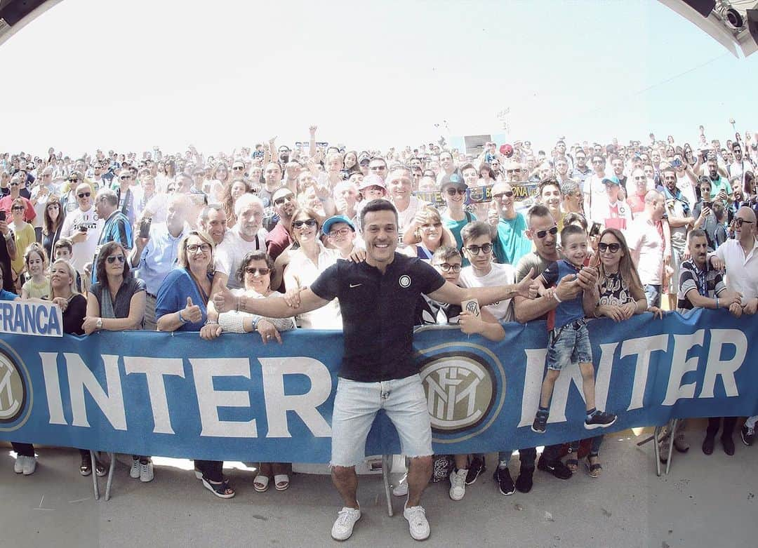 インテルナツィオナーレ・ミラノさんのインスタグラム写真 - (インテルナツィオナーレ・ミラノInstagram)「@juliocesar MEETS INTER CLUBS ⚫️🔵🤗 The second #InterClub regional gathering took place in Monopoli, Puglia! #Inter #ForzaInter #JulioCesar #InterFans #InterForever #Fans #Football」6月10日 21時32分 - inter