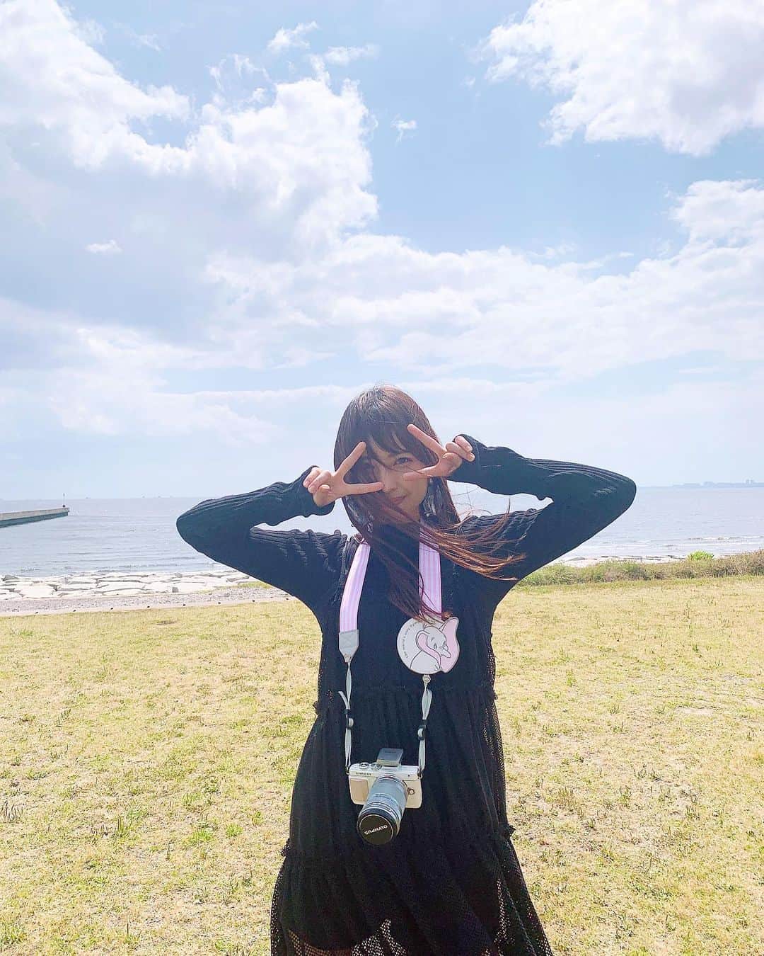 沖口優奈さんのインスタグラム写真 - (沖口優奈Instagram)「海とカメラ  と風  #海 #sea #カメラ女子 #カメラ #camera #photo」6月10日 21時34分 - yuna_okiguchi_