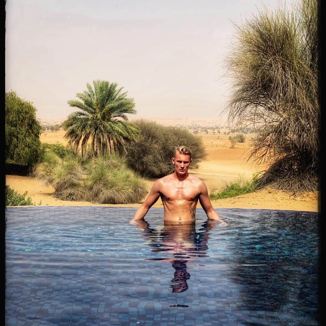のインスタグラム：「Desert time.」