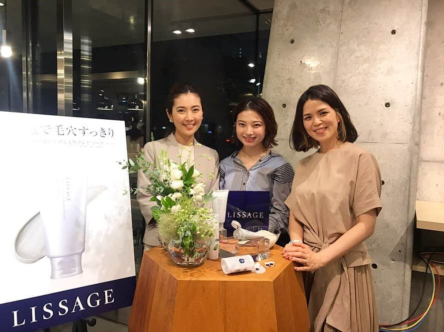 小川りかこさんのインスタグラム写真 - (小川りかこInstagram)「✨Oggi Cafe×LISSAGE✨ 美容エディターの大塚真里さんとLISSAGEの前田さんをお迎えし、毛穴ケアについてトークショー🎤 女性の肌悩みの上位に入る『毛穴』 やはり毛穴ケアは毎日コツコツとが大切！ @lissage_official のミネラルソープと酵素洗顔、拭き取り化粧水が毛穴の悩みを解決してくれます！私も使った事があるミネラルソープ、やっぱりクレイの力は凄いかも👍  #LISSAGE#リサージ#ミネラルソープ#酵素洗顔#スキンケア#skincare#素肌美#吸着泡洗顔 #毛穴#毛穴ケア#Oggi#Oggicafe#Oggiカフェ#ミカフェート#micafeto」6月10日 21時53分 - rikakoogawa