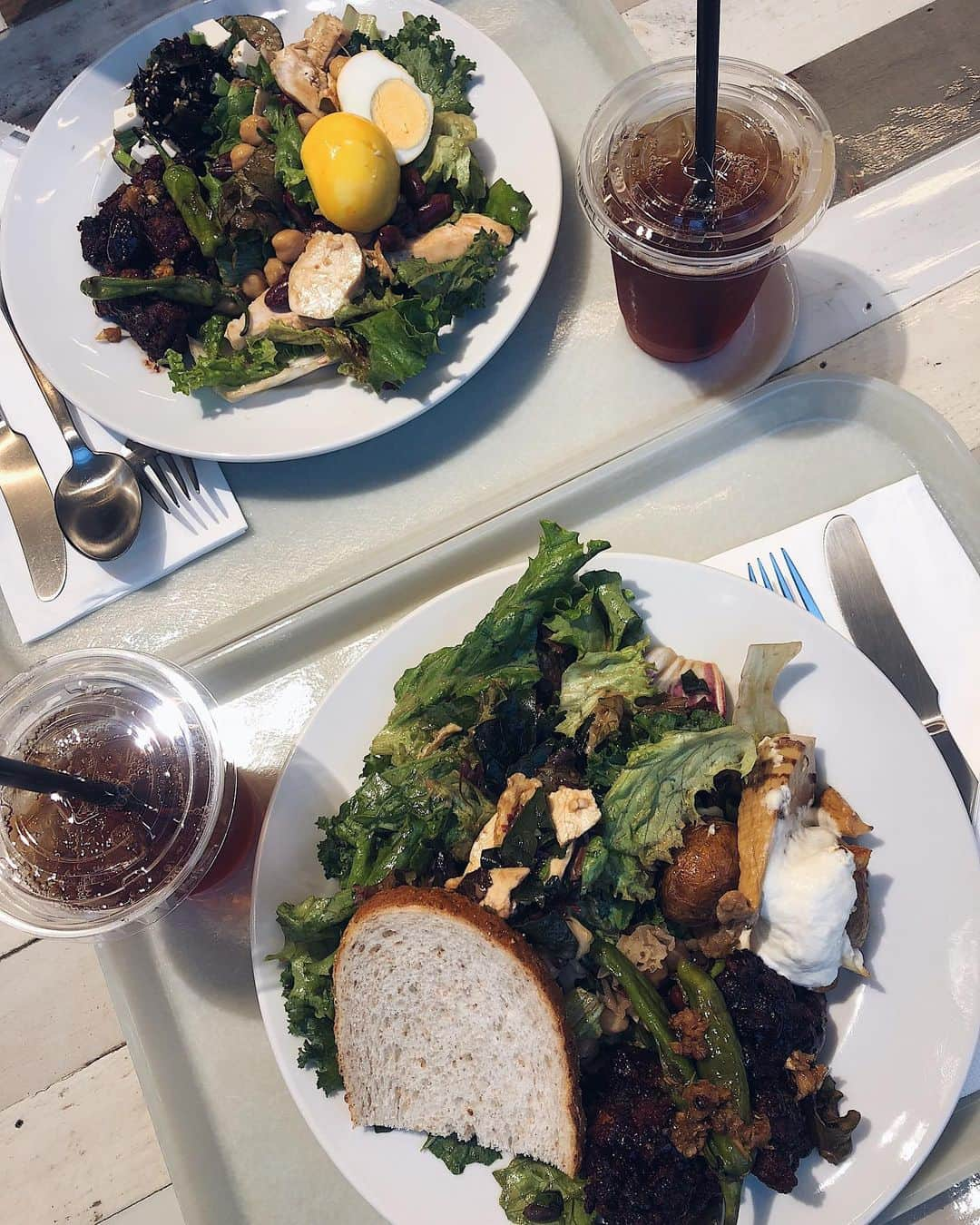 関本香里さんのインスタグラム写真 - (関本香里Instagram)「ㅤㅤㅤ Rainy day off🌀🌀🌀 @myn__s810 と合流遅めのランチ🍽 2人とも今は食事制限中なので city shopでサラダランチ🥗✨ 野菜がほとんどだけど美味しくて お腹いっぱいになれるのが嬉しい🤤笑 ㅤㅤㅤ ランチして一緒にトレーニングして帰宅っ 今日も1日楽しかったな〜❤️ しのありがとー😜 #dayoff #lunch #cityshop #murua #fashion #coordinate #rainyday」6月10日 21時58分 - kaori_sekimoto_