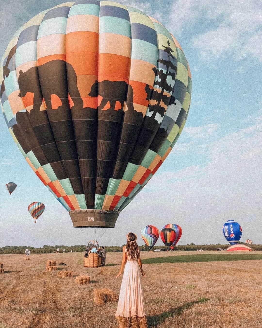 Visit The USAさんのインスタグラム写真 - (Visit The USAInstagram)「"She's got a ticket to riiiide" The QuickChek New Jersey Festival of Ballooning is packed with concerts, food, and of course...hot air balloons! Have you ever taken a hot air balloon ride? 📷@mister.oceaneyes」6月10日 22時00分 - visittheusa