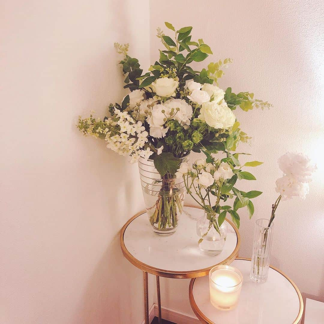 難波サキさんのインスタグラム写真 - (難波サキInstagram)「Beautiful flower in my house so happy🍀🕊 thank you... 🥺 @millioncarats_official  @saoriyuge #mybirthday」6月10日 22時07分 - sakinanba