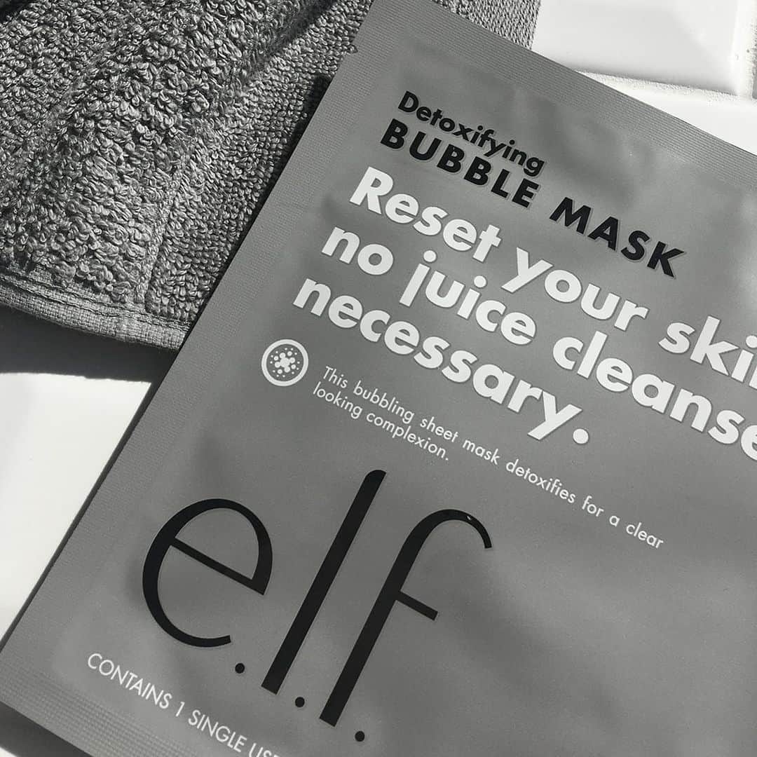 e.l.f.さんのインスタグラム写真 - (e.l.f.Instagram)「Our #elfingamazing Detoxifying Bubble Sheet Mask is infused with charcoal to help draw out dirt and impurities to give you a clean and glowing complexion 🧖‍♀️ #elfcosmetics #vegan #crueltyfree」6月10日 22時13分 - elfcosmetics