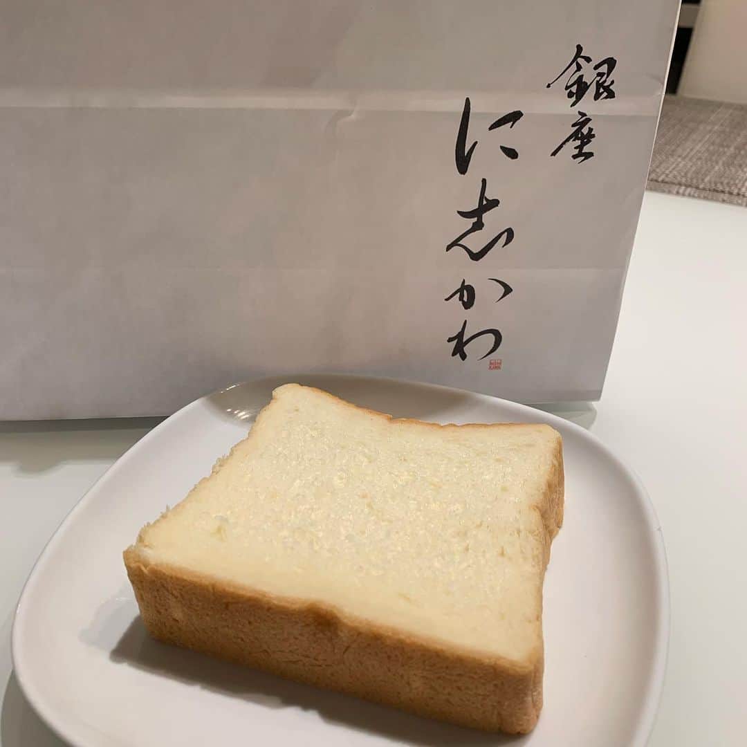 のインスタグラム：「ハマる。やっぱり止まらない。 #に志かわ #食パン」