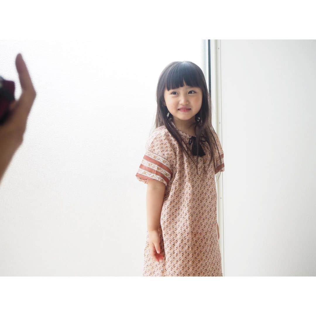 Kyooonさんのインスタグラム写真 - (KyooonInstagram)「久しぶりに @miicha_photo と📷﻿ ﻿ ﻿ さすが晴れ女📷👩﻿ 2日間とも良いお天気🌞﻿ なにより東京で暮らす彼女に久々に会えてよかった!!﻿ ﻿ ﻿ 長女はというと、うじうじしてると思ったらカメラを向けられたら顔を切り替える瞬間もあったり、なんだかすごいよ☺️👏﻿ 完成が楽しみ♡﻿ #5歳#5歳1ヶ月﻿ ﻿ ﻿ ﻿」6月10日 22時11分 - fancykyon
