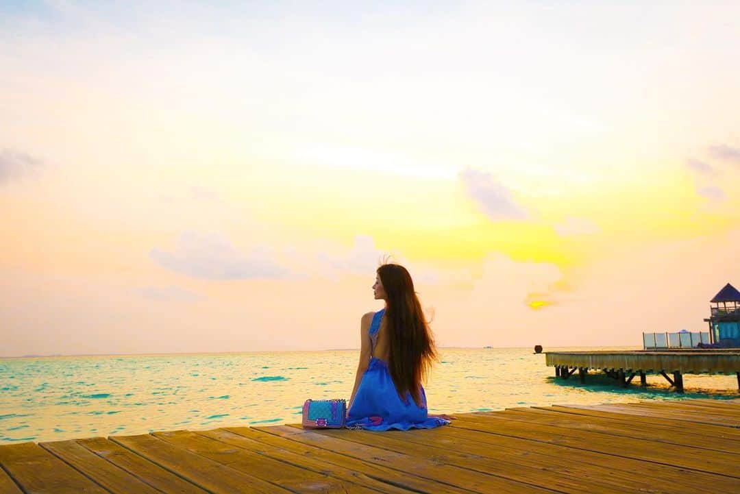 愛沢えみりさんのインスタグラム写真 - (愛沢えみりInstagram)「. 夕焼け🌇💛感動的💛 . #Maldives#sonevajani#sonevajanimaldives#discoversoneva#Emiriawiz#モルディブ#ソネバジャニ #马尔代夫#旅游#幸福#日落」6月10日 22時16分 - emiri_aizawa