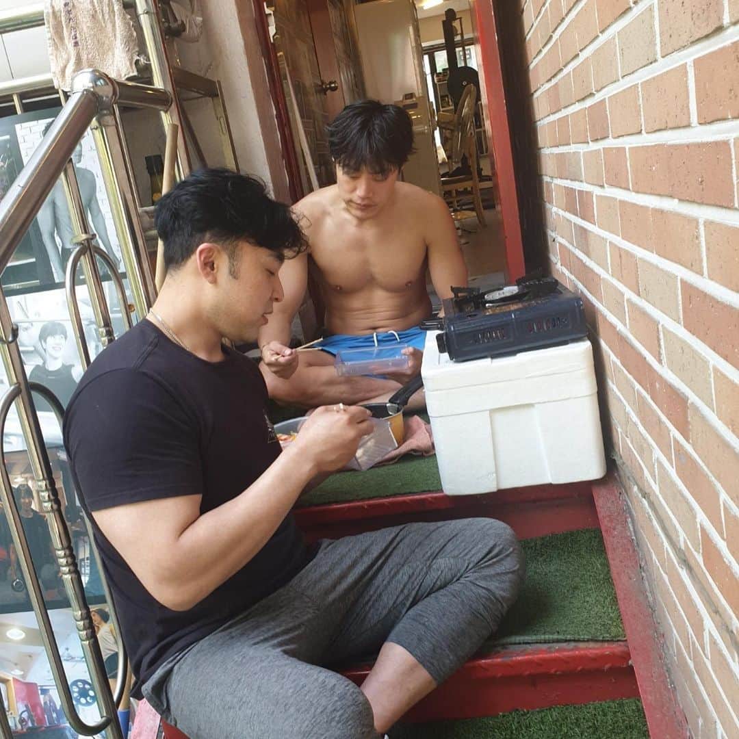 イ・ヒジュンのインスタグラム：「끝까지 함께해준 김창현 코치님」