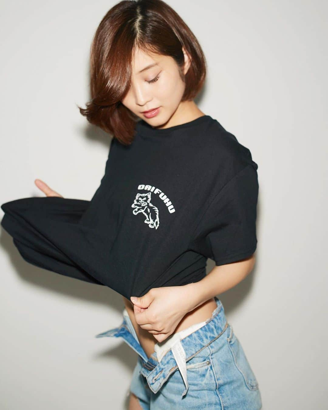 橘花凛さんのインスタグラム写真 - (橘花凛Instagram)「大福ロゴTシャツ、フォトTシャツ販売開始しました💕 今日から限定10日間！ ロゴTは前回と一緒ですが、フォトTは大福写真になります🥰 URLはこちらにも貼りますが、ストーリーとツイッターにも貼ってるのでリンクから飛んでみてね✨ https://t.co/Ltyvvz20KW」6月10日 22時17分 - rintakahashi0809